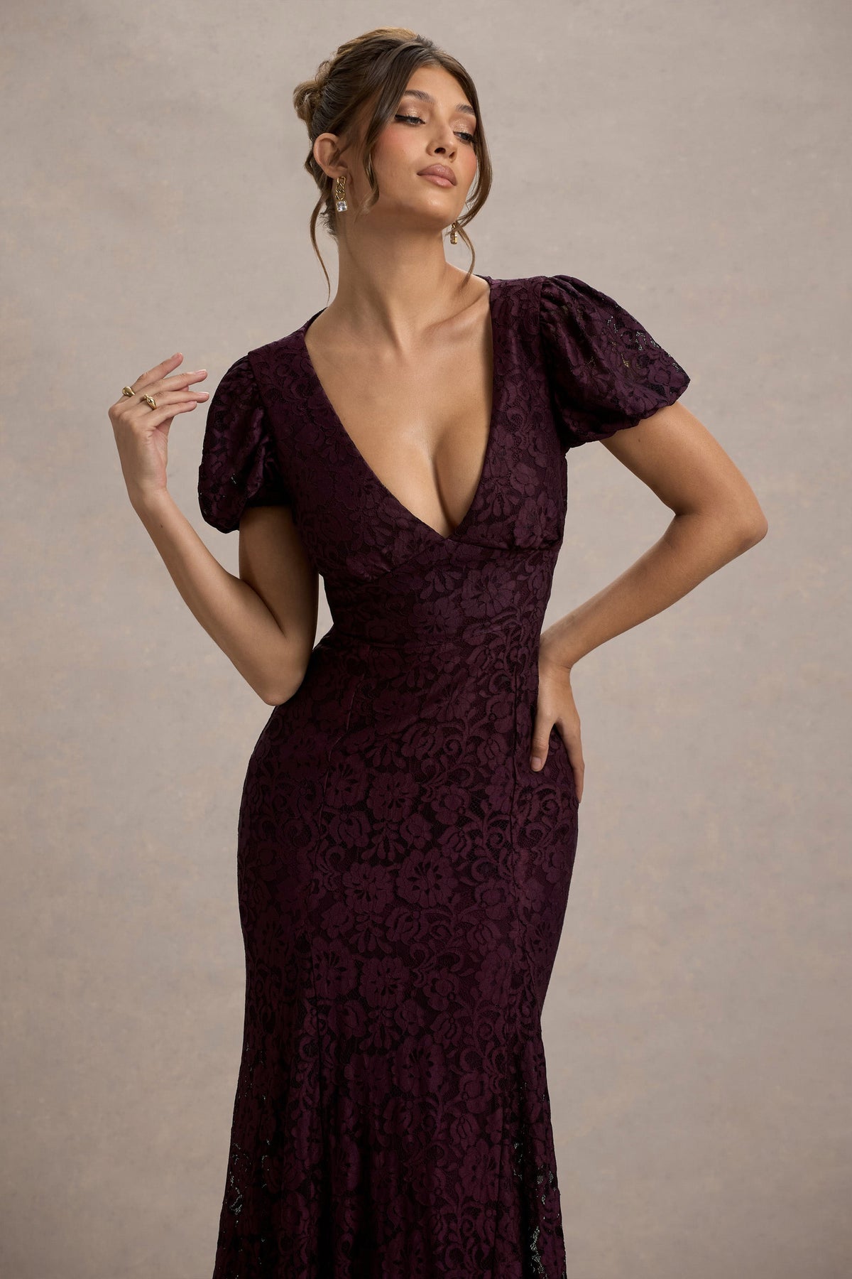 Elestria | Vestido con escote en V con encaje y manga corta abullonada