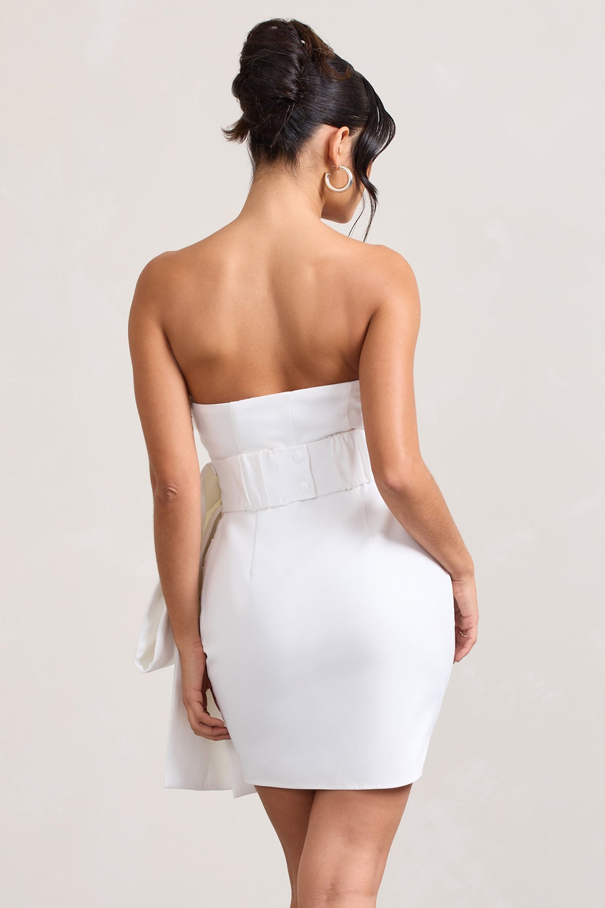 Winner | Vestido Blanco Mini Tipo Bandeau con Lazo Grande