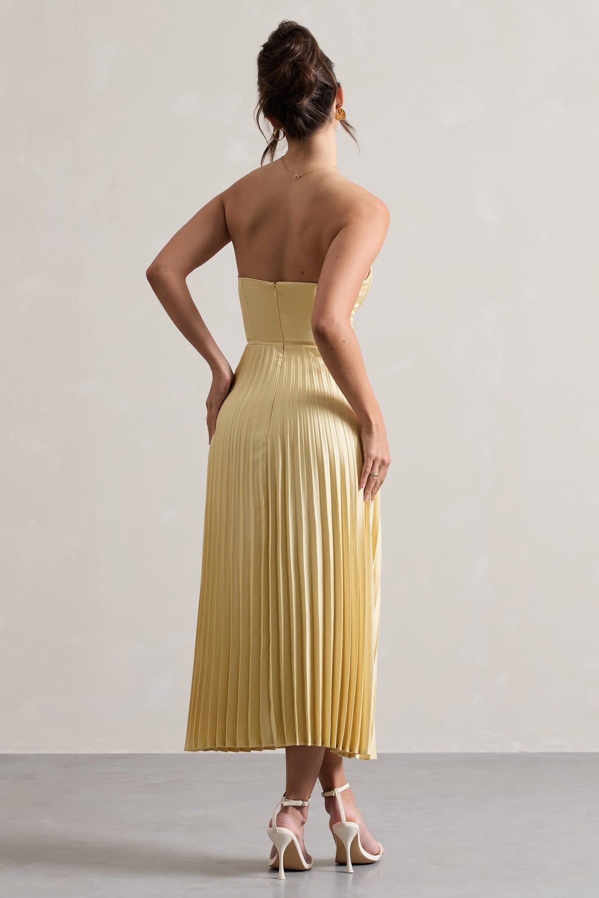 Bordeaux | Vestido Midi satinado con corsé sin tirantes y falda plisada en amarillo pastel