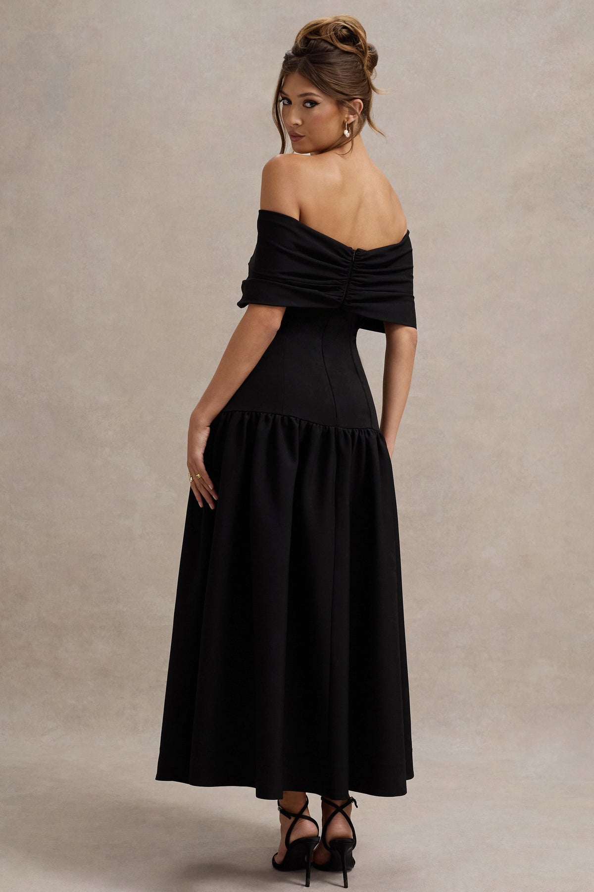 Marguerite | Vestido Largo Negro con escote bardot y falda con volumen