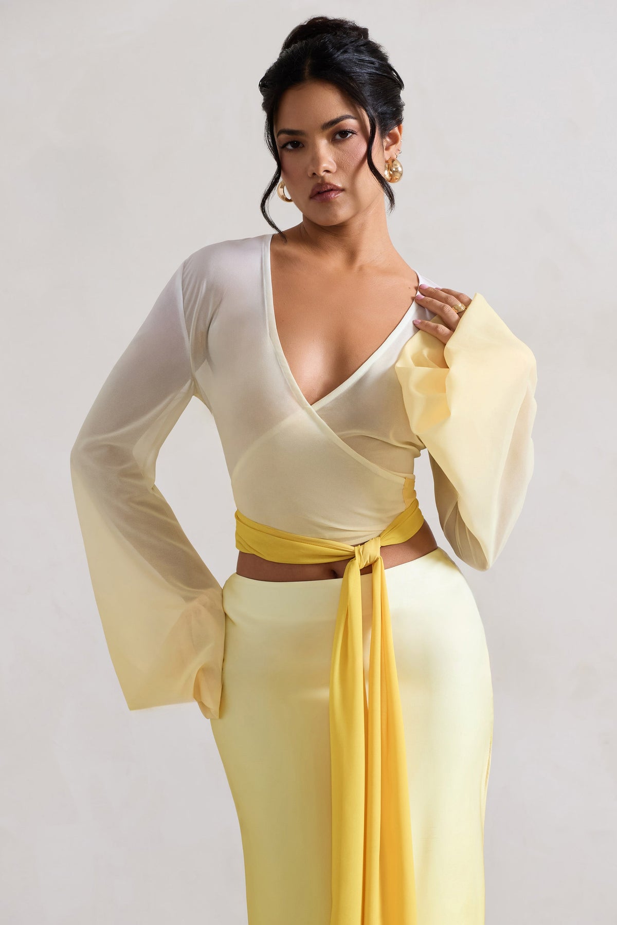 Sun Seeker | Blusa Cruzada con Mangas Acampanadas Amarilla Degradada