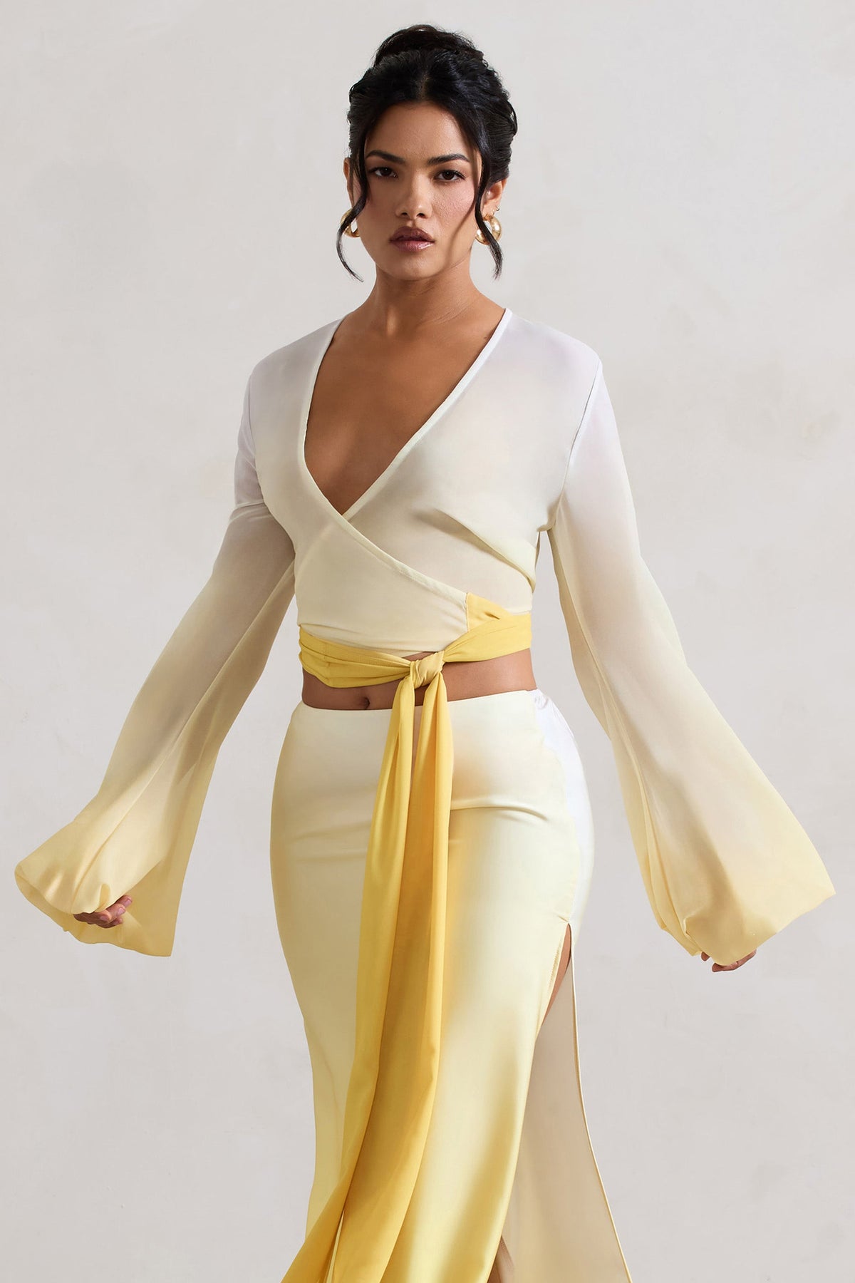Sun Seeker | Blusa Cruzada con Mangas Acampanadas Amarilla Degradada