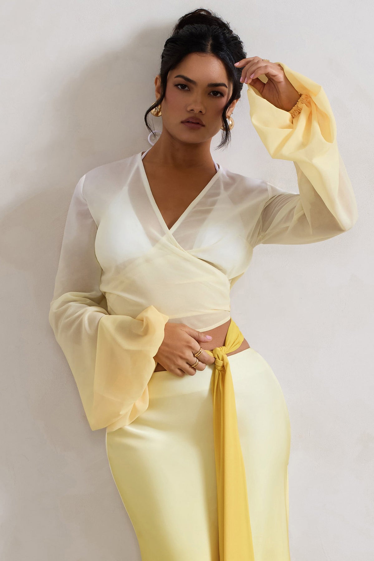 Sun Seeker | Blusa Cruzada con Mangas Acampanadas Amarilla Degradada
