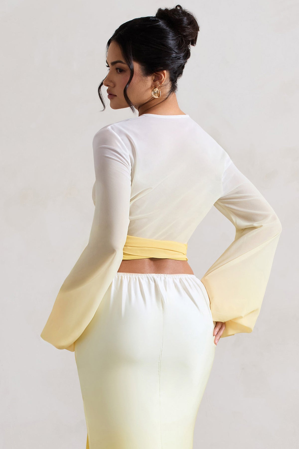 Sun Seeker | Blusa Cruzada con Mangas Acampanadas Amarilla Degradada