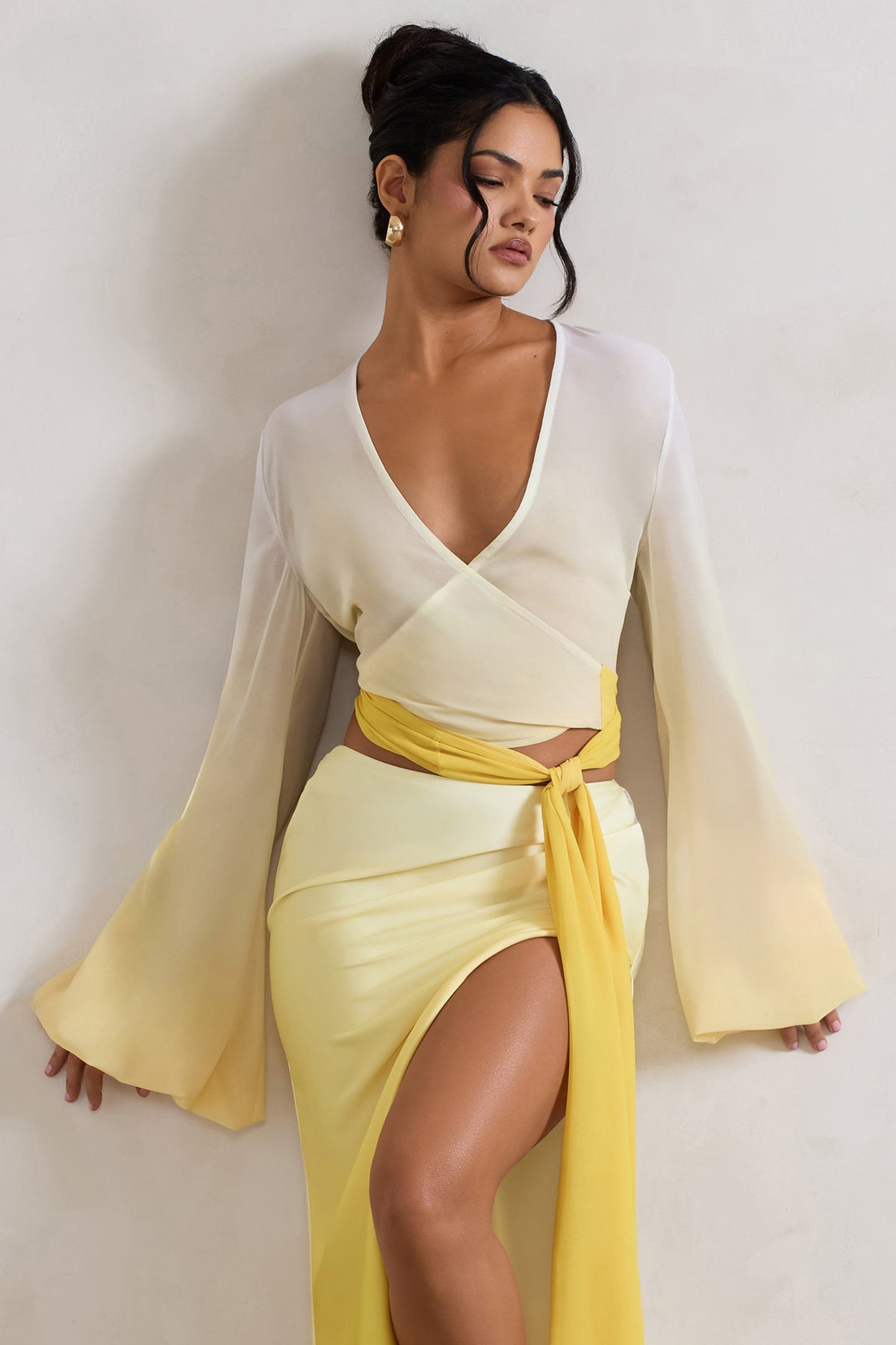Sun Seeker | Blusa Cruzada con Mangas Acampanadas Amarilla Degradada