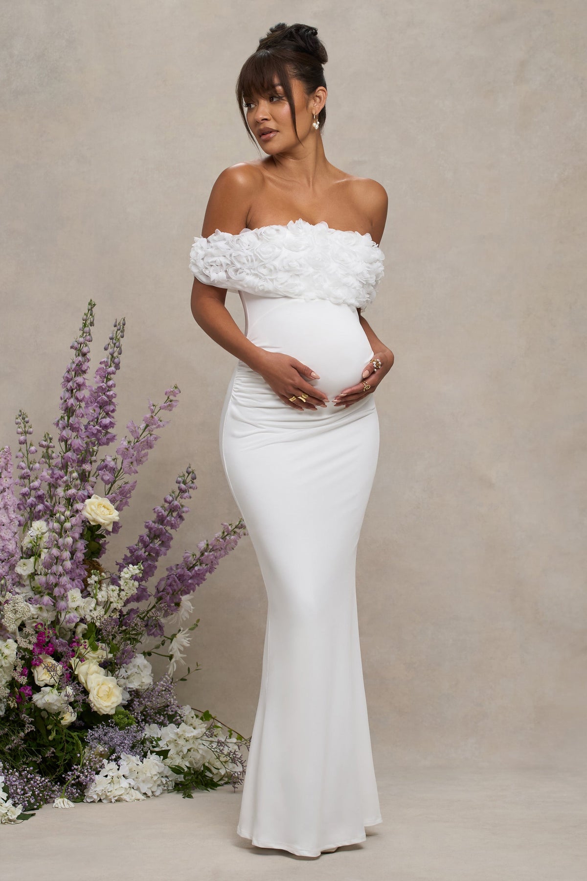 Inflorescence | Vestido largo de premamá con escote bardot de Flores blanco