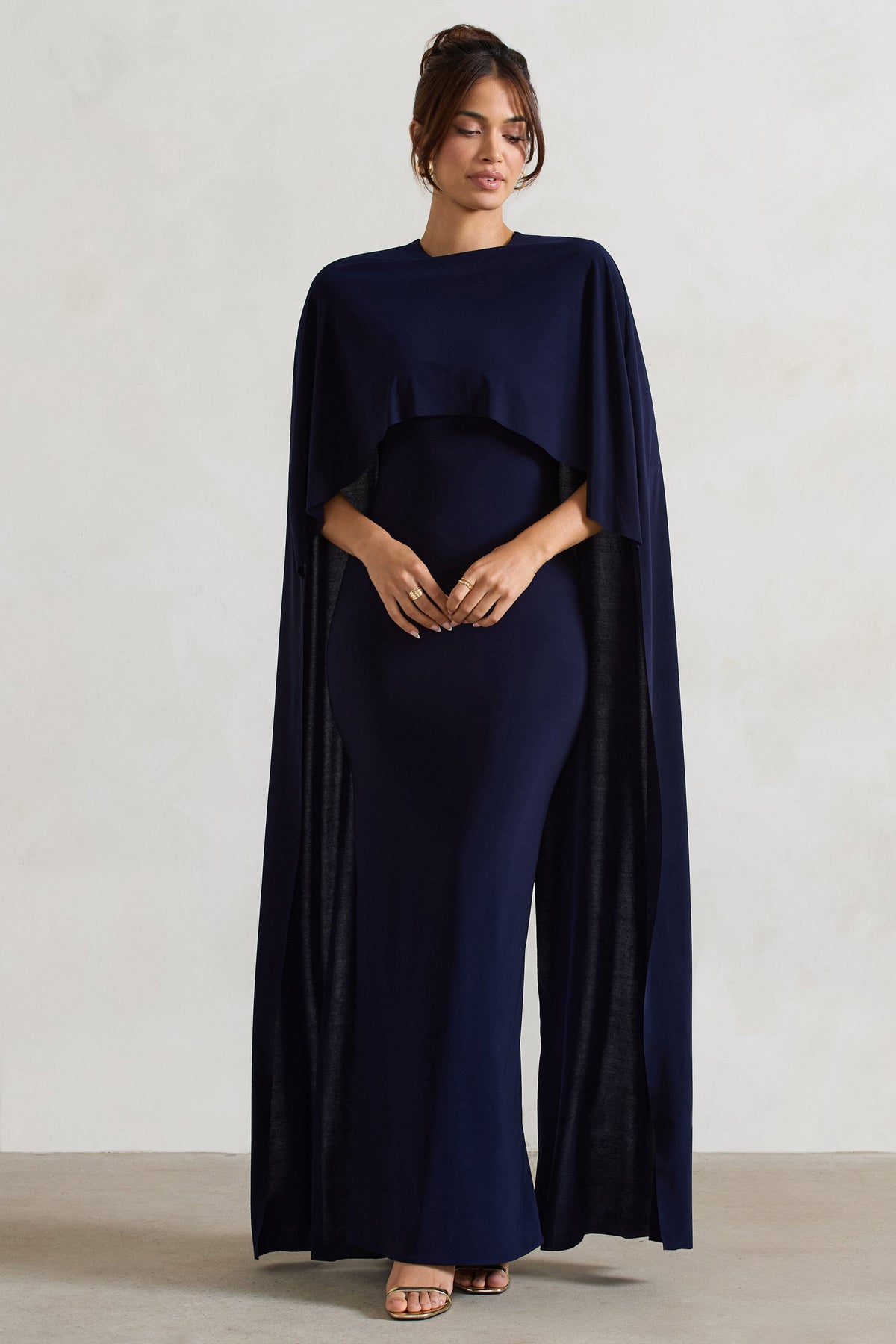 Padma | Vestido Maxi Azul Marino con Mangas de Capa y Drapeado