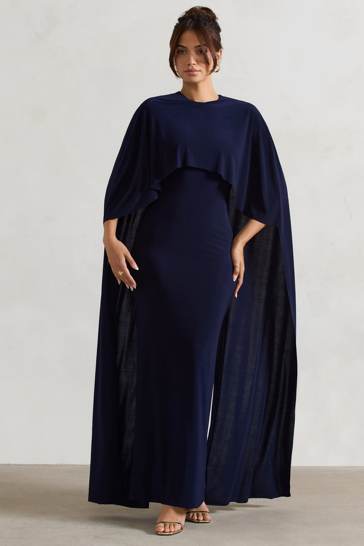 Padma | Vestido Maxi Azul Marino con Mangas de Capa y Drapeado