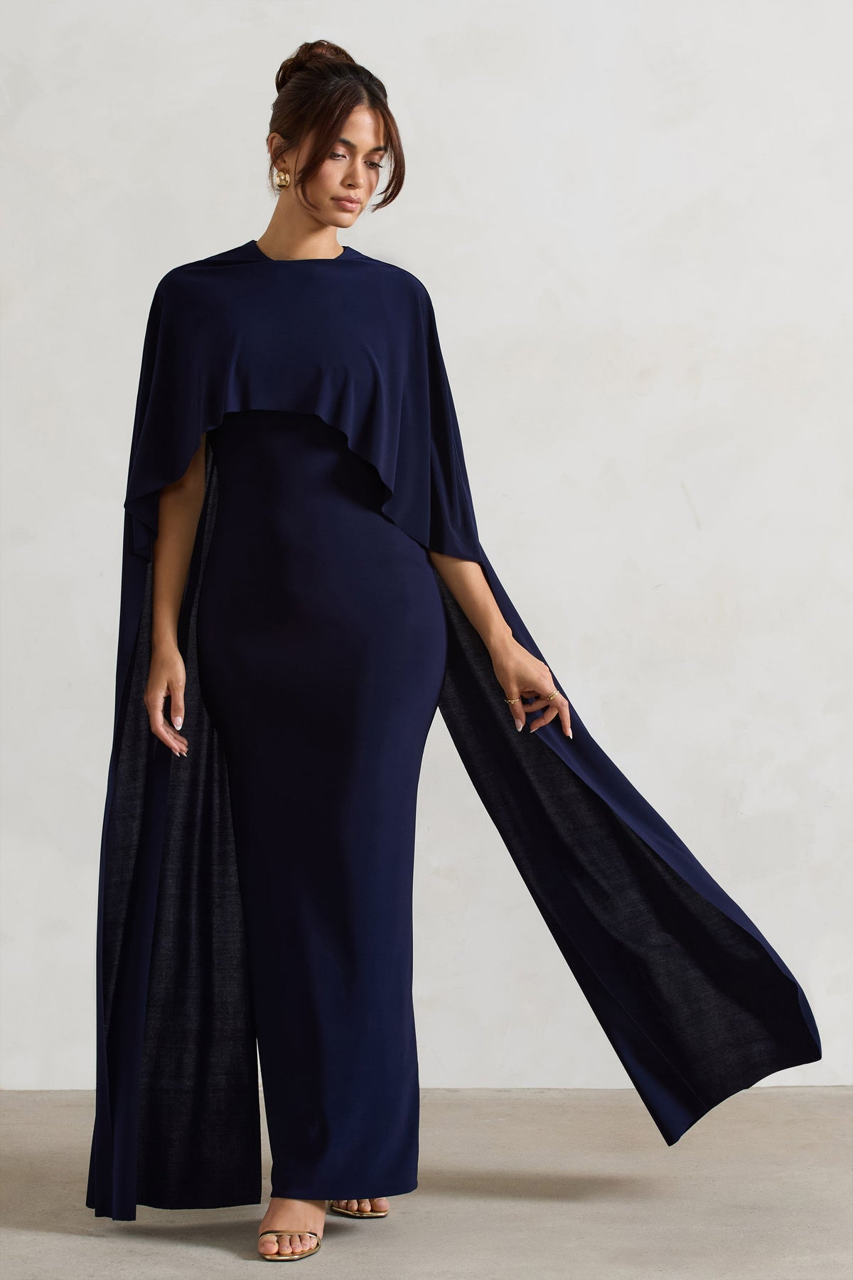 Padma | Vestido Maxi Azul Marino con Mangas de Capa y Drapeado