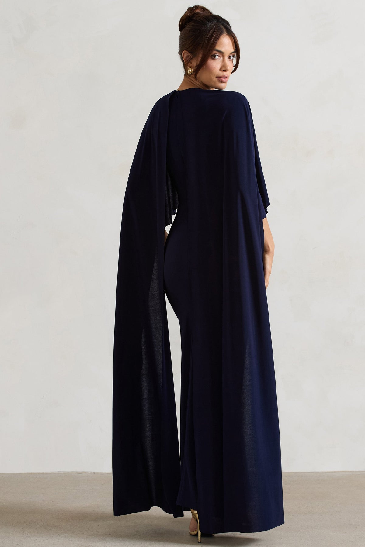 Padma | Vestido Maxi Azul Marino con Mangas de Capa y Drapeado