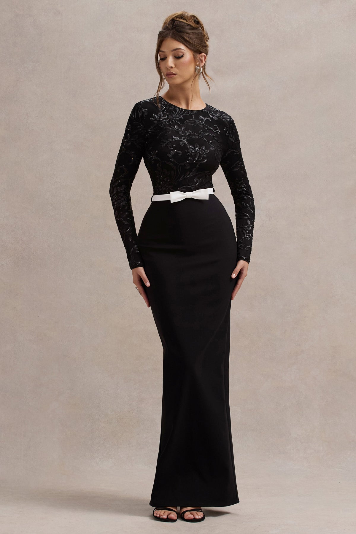 Zenith | Vestido largo negro de encaje de manga larga y detalle de lazo blanco de  cinturón