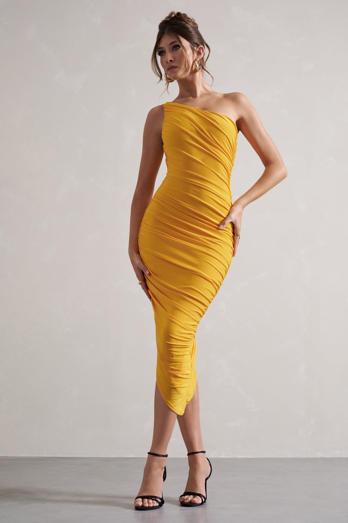 Dorit | Vestido Midi Amarillo de Un Hombro Asimétrico y Fruncido