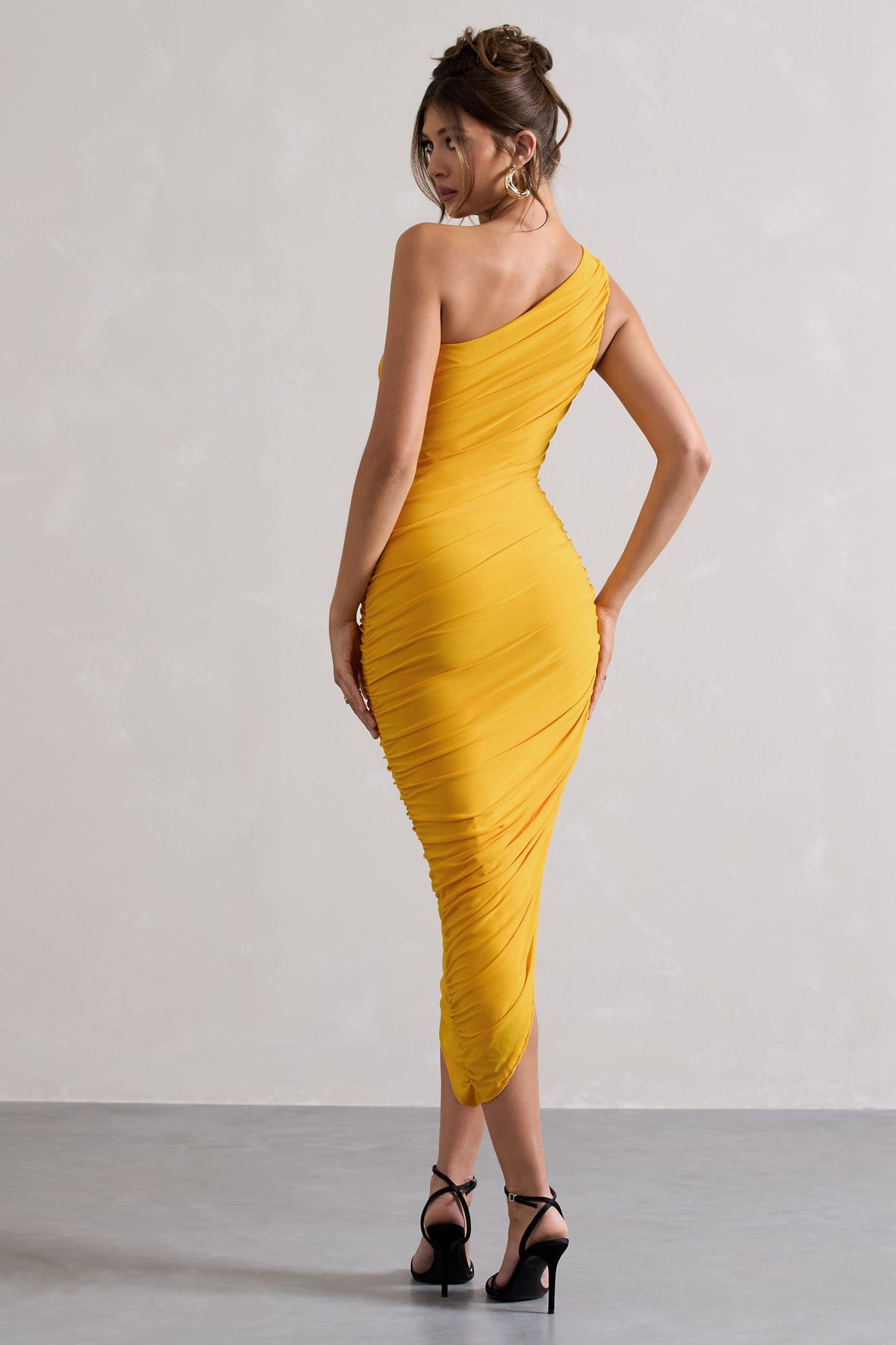 Dorit | Vestido Midi Amarillo de Un Hombro Asimétrico y Fruncido