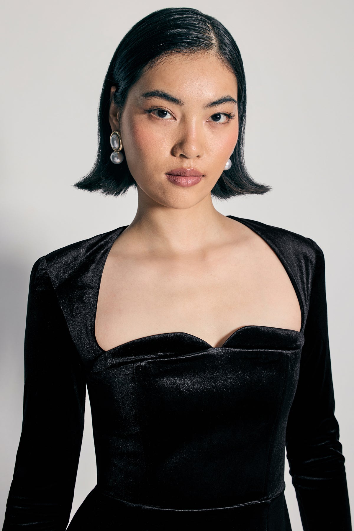 ECM_HR_CL134944240 - Americano | Black Velvet Sweetheart Long-Sleeve Mini Dress 4.jpg