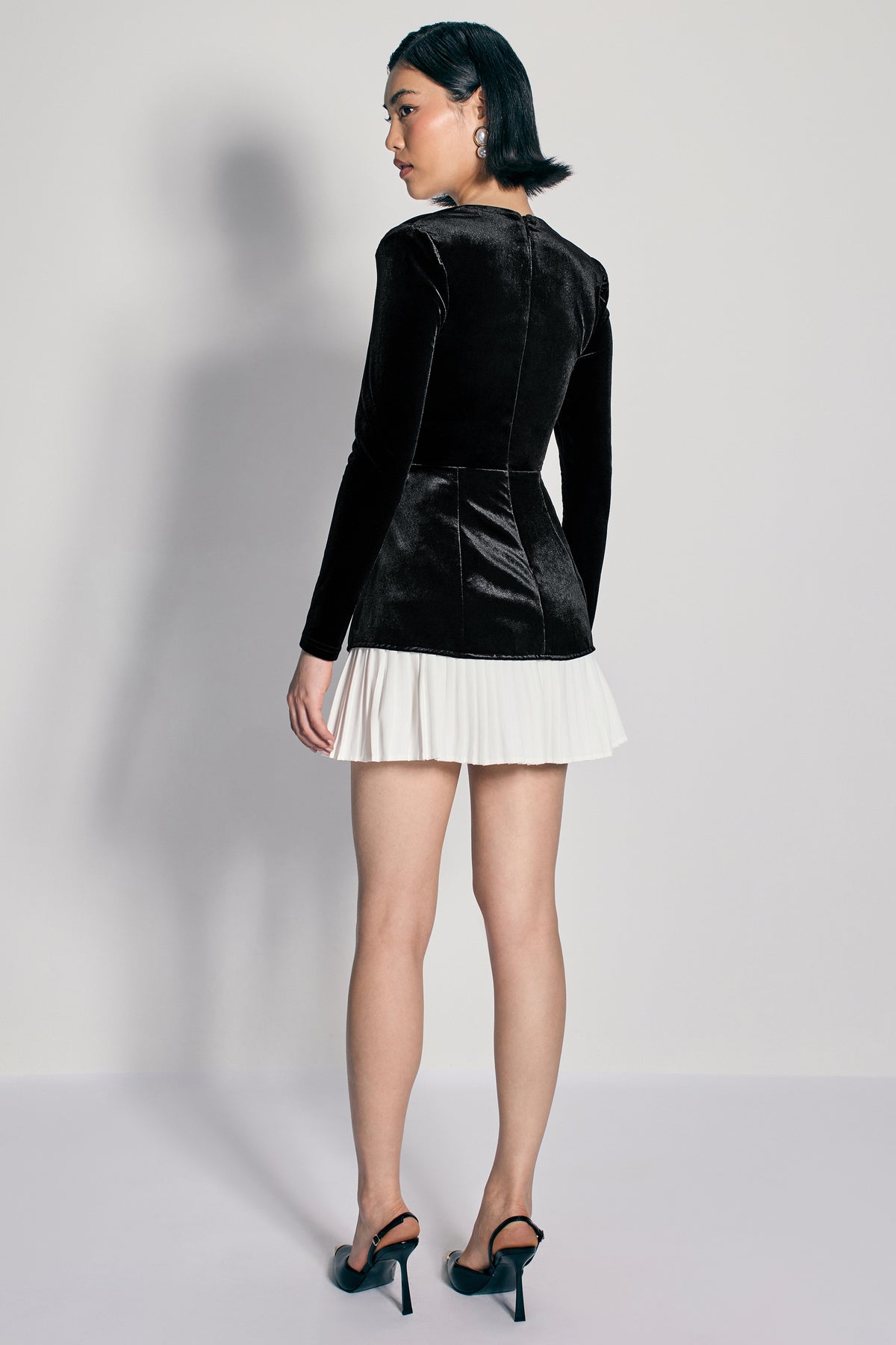 ECM_HR_CL134944240 - Americano | Black Velvet Sweetheart Long-Sleeve Mini Dress 6.jpg