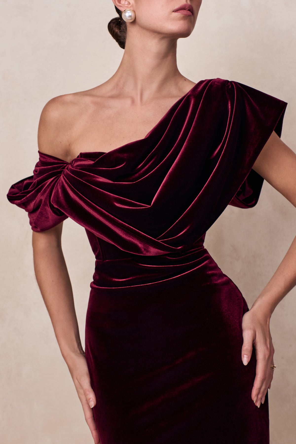 ECM_CL136897101 - High End | Burgundy Velvet Asymmetric-Neck Midi Dress With Draped Detailing 07 .jpg
