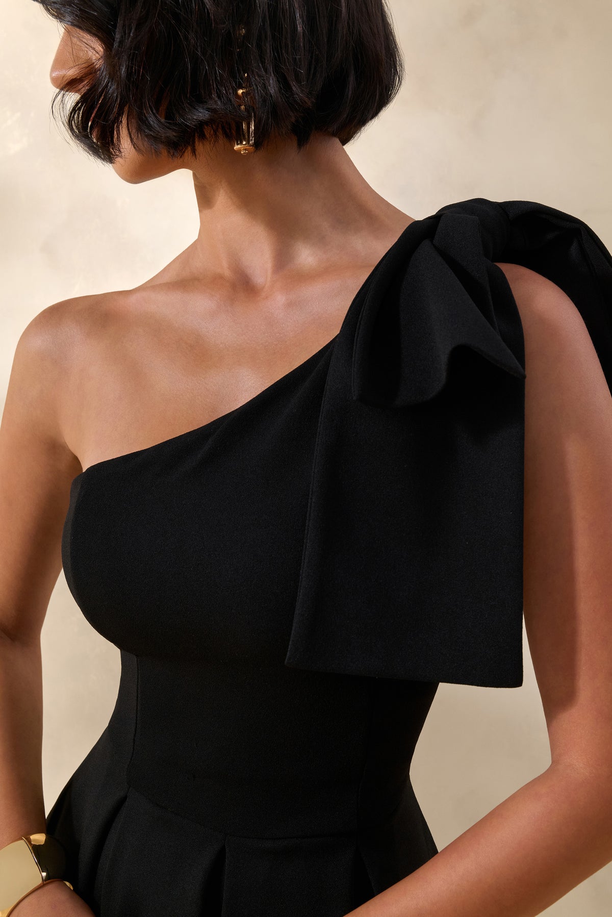 ECM_HR_CL137132001 - Meria | Black Asymmetric-Neck Midi Dress With Bow-Sleeve 5.jpg