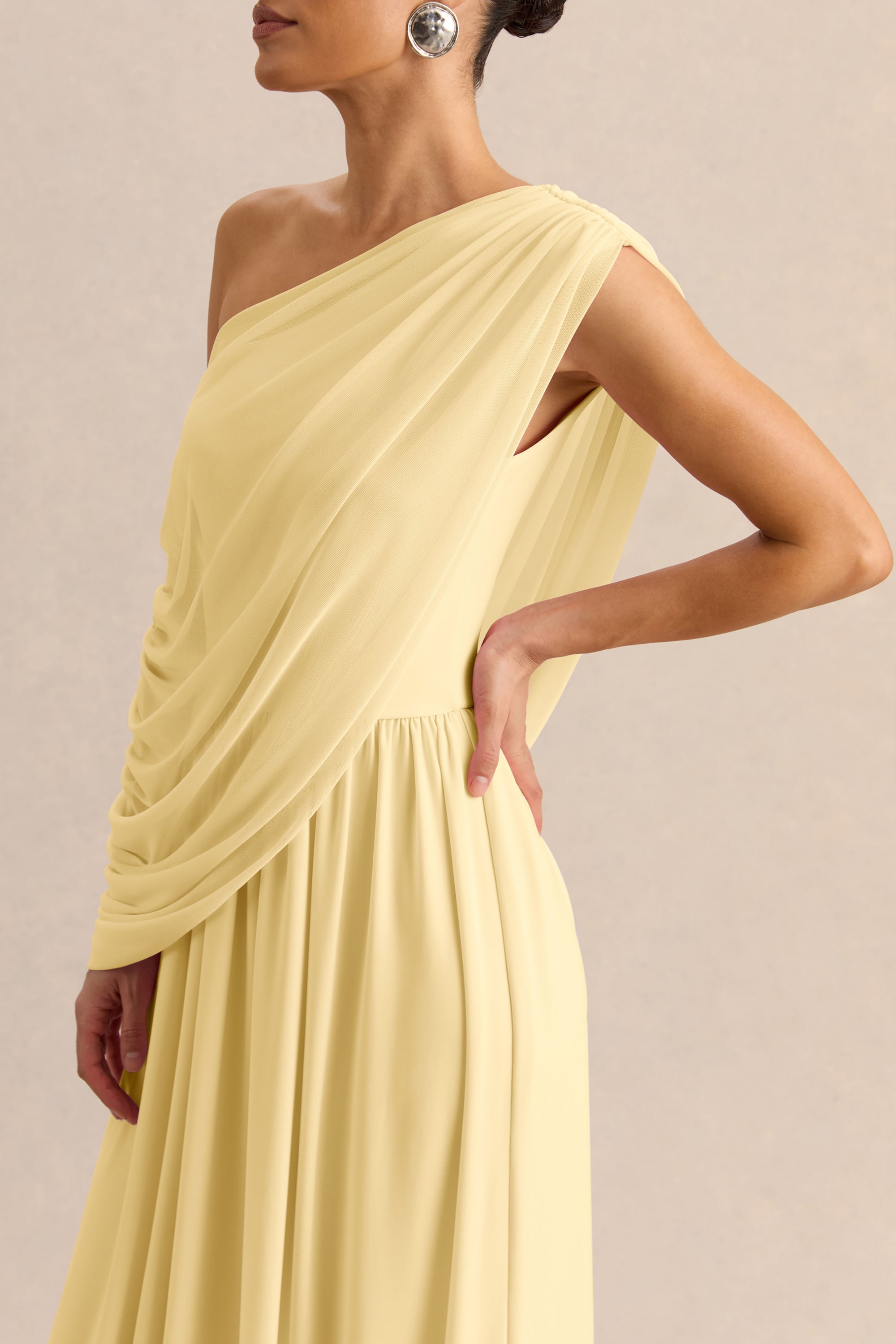 ECM_HR_CL137302121---Sabianna-_-Lemon-Asymmetric-Neck-Maxi-Dress-With-Draped-Detailing4.jpg