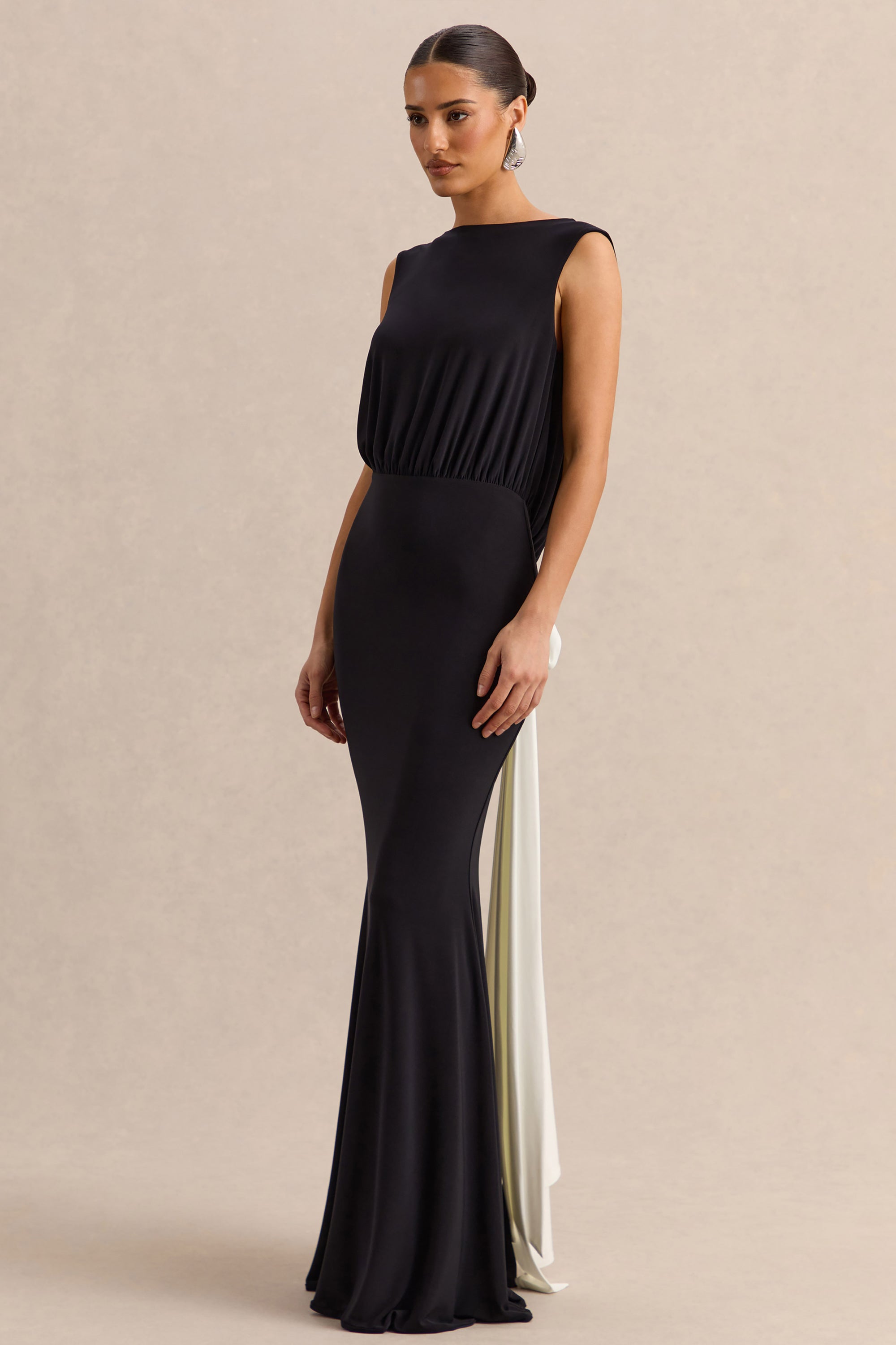ECM_HR_CL138003001---Elicette-Black-Round-Neck-Maxi-Dress-With-Open-Back-And-Bow-Detail-3.jpg