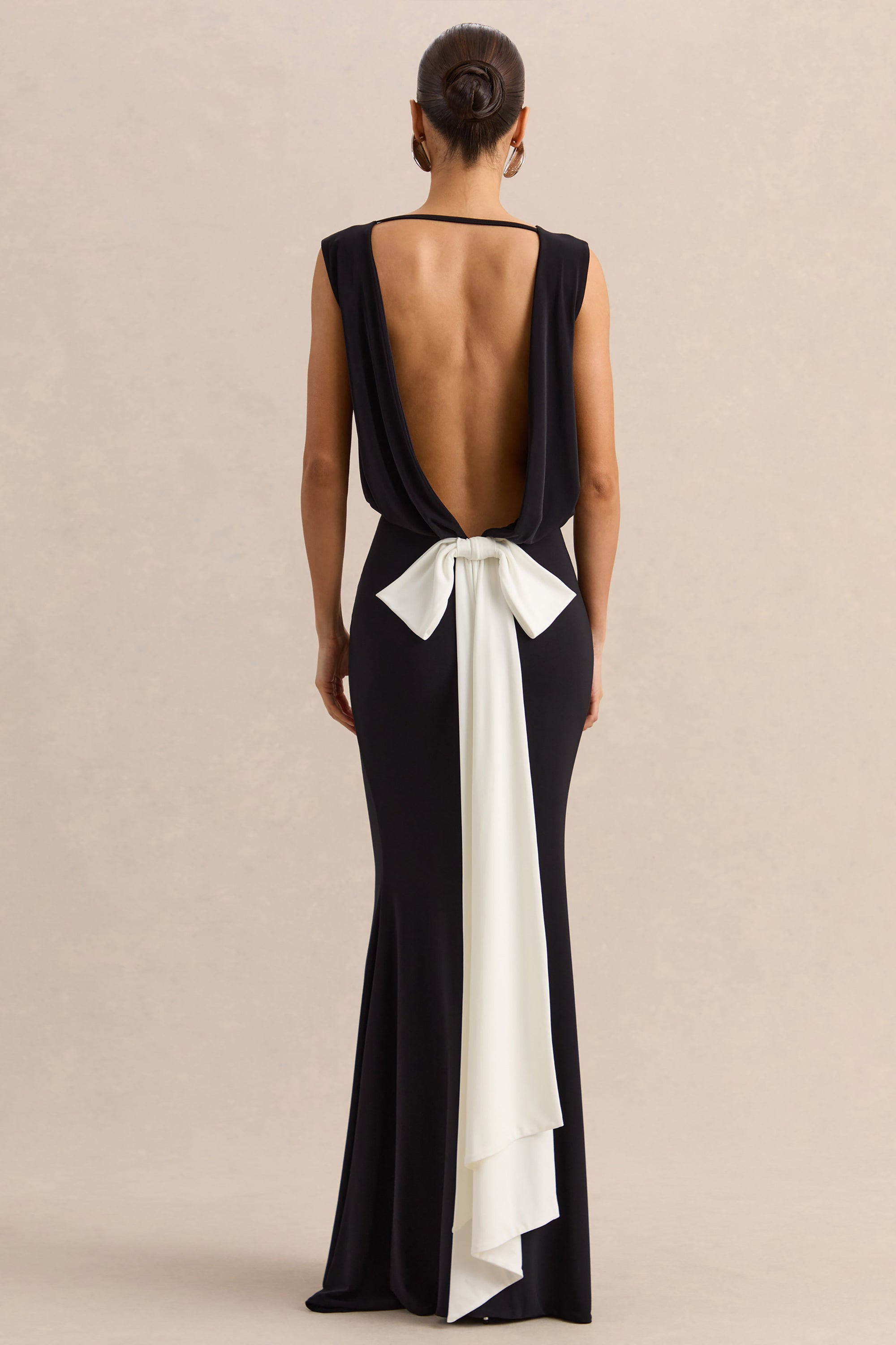 ECM_HR_CL138003001---Elicette-Black-Round-Neck-Maxi-Dress-With-Open-Back-And-Bow-Detail-5.jpg