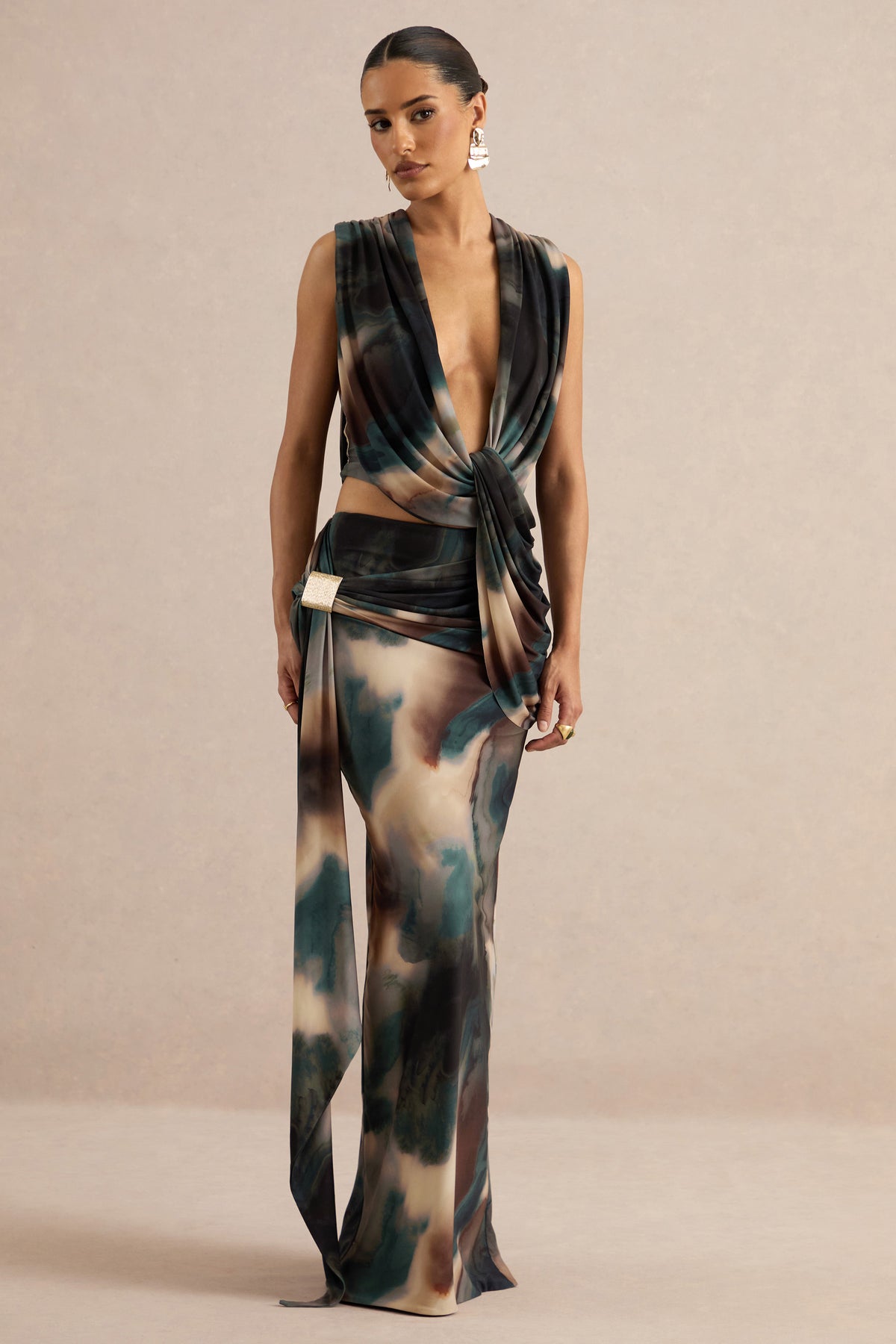 ECM_HR_Lilias Black And Blue Ombre Print Extreme Plunge-Neck Top CL138400132 cl138401132 co ord  131.jpg