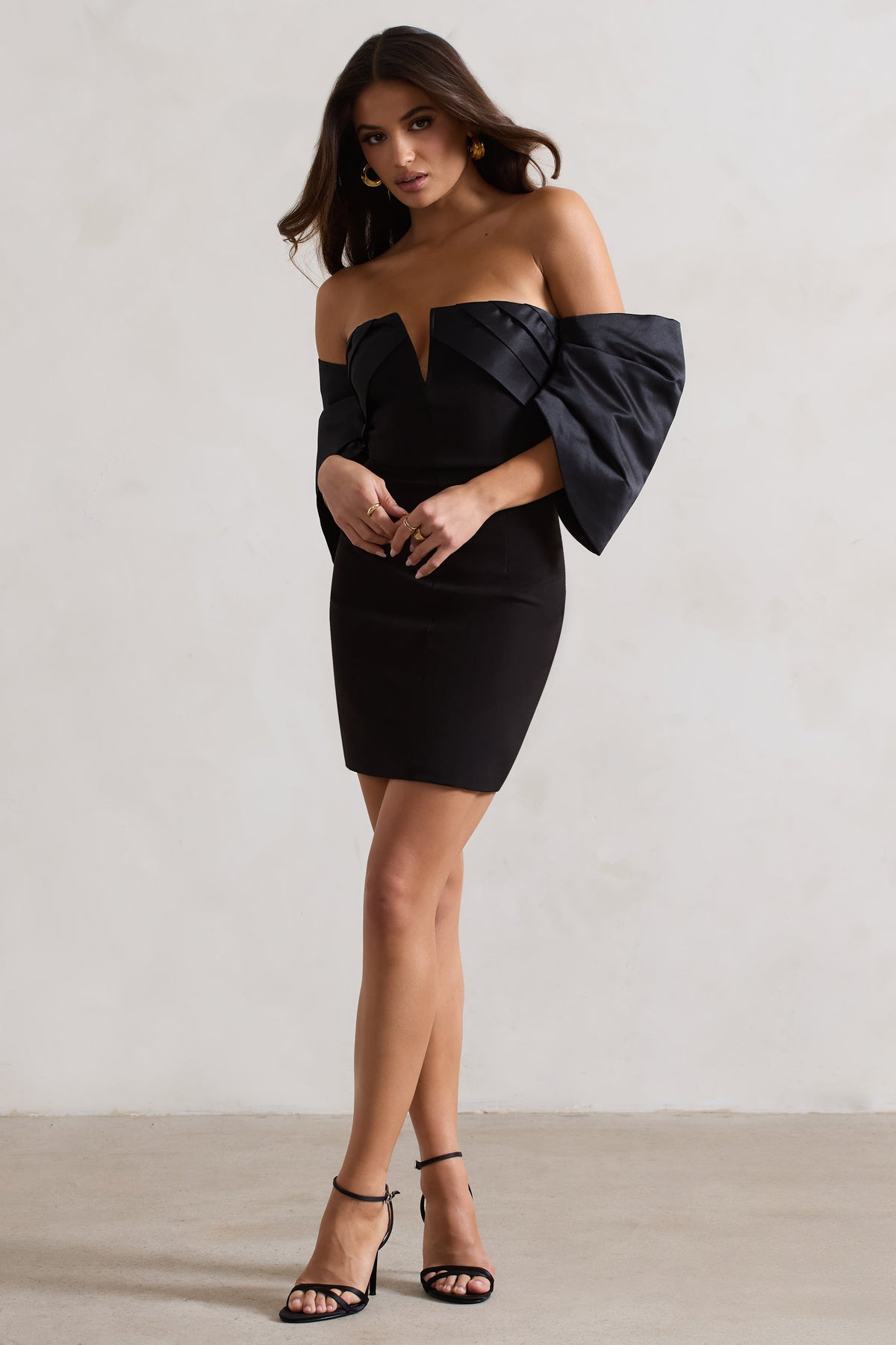 Short & Sweet | Minivestido ajustado Bardot negro