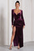 Vin Chaud | Vestido Largo de terciopelo púrpura oscuro con mangas largas y abertura.