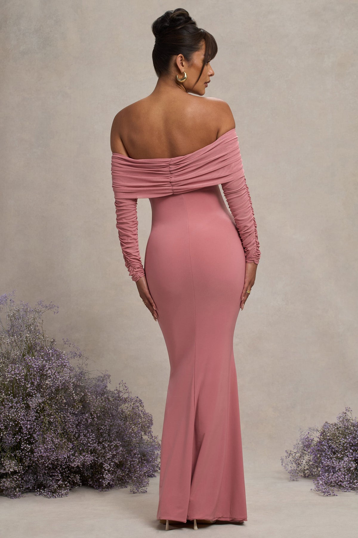 Pretty Perfect | Vestido Largo Bardot de premamá con Fruncido y Malla en Color Rosa empolvado