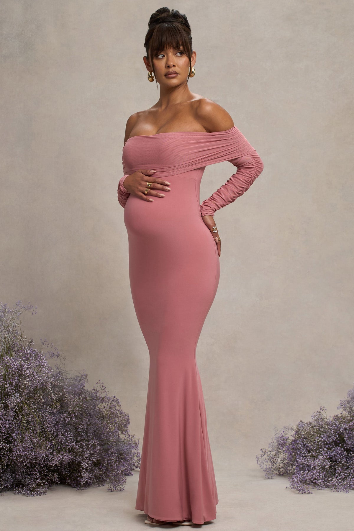 Pretty Perfect | Vestido Largo Bardot de premamá con Fruncido y Malla en Color Rosa empolvado