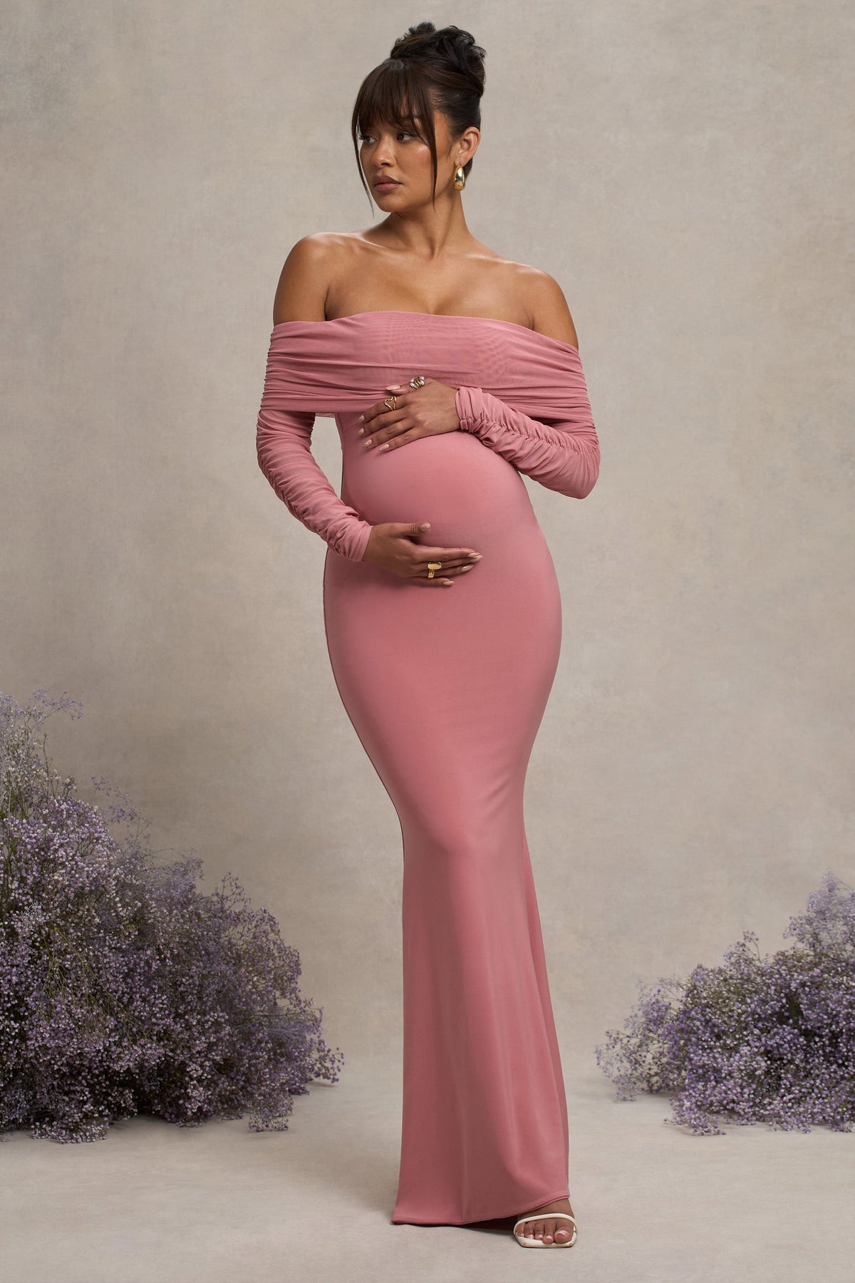 Pretty Perfect | Vestido Largo Bardot de premamá con Fruncido y Malla en Color Rosa empolvado