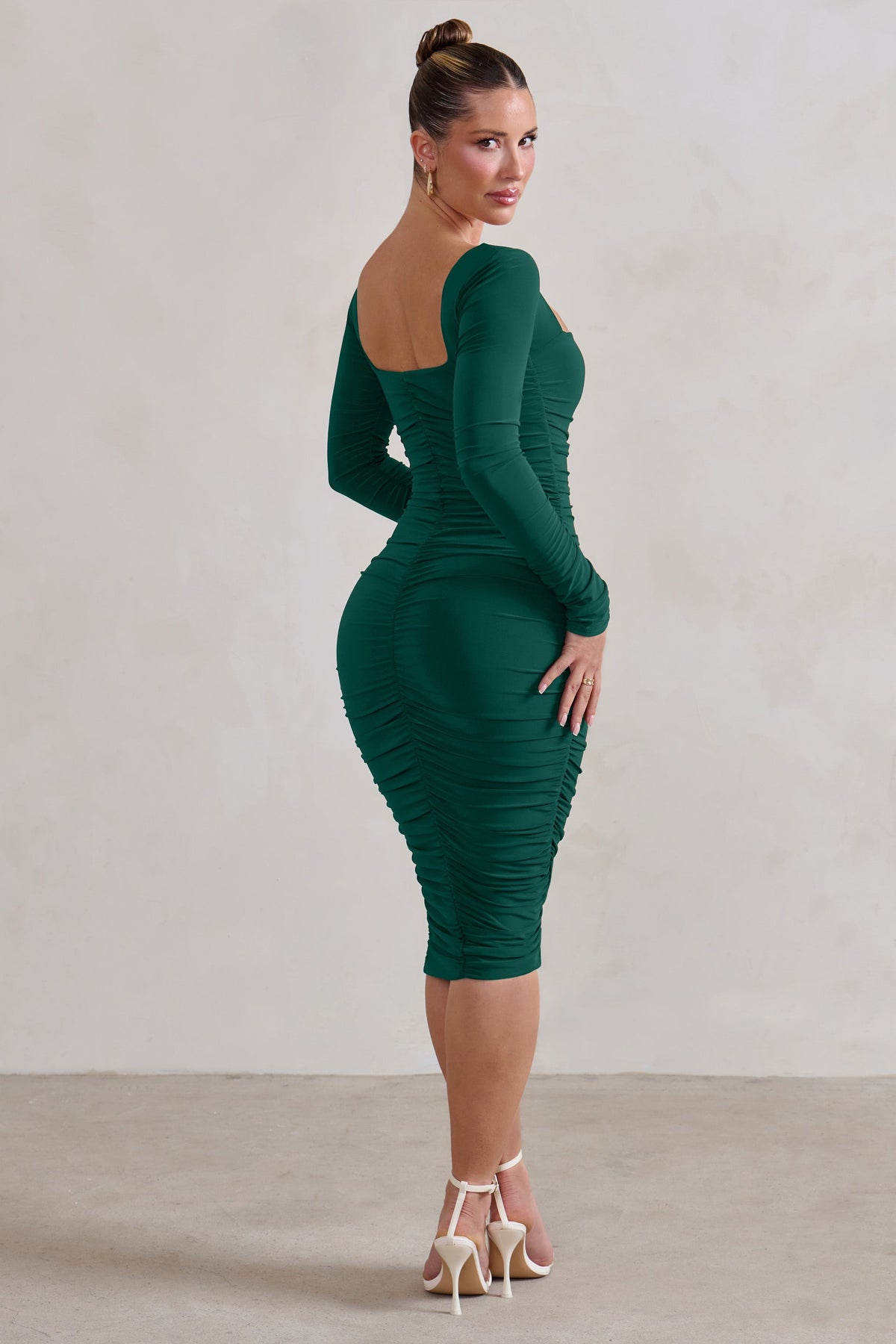 Seductress | Vestido midi ajustado de manga larga con cuello cuadrado en verde botella