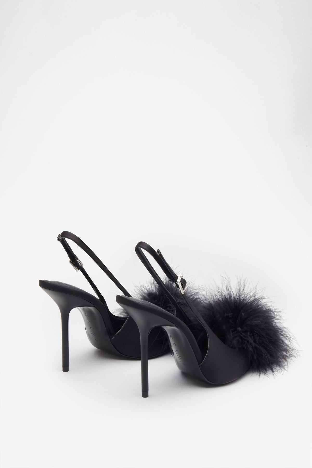 High Pitched | Tacones de Satén Negro con pompón de plumas