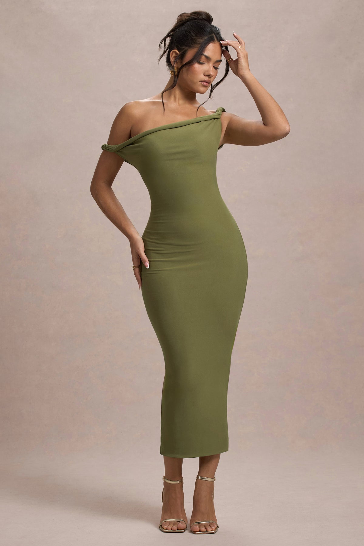 Salome | Vestido Midi verde oliva con escote asimétrico retorcido