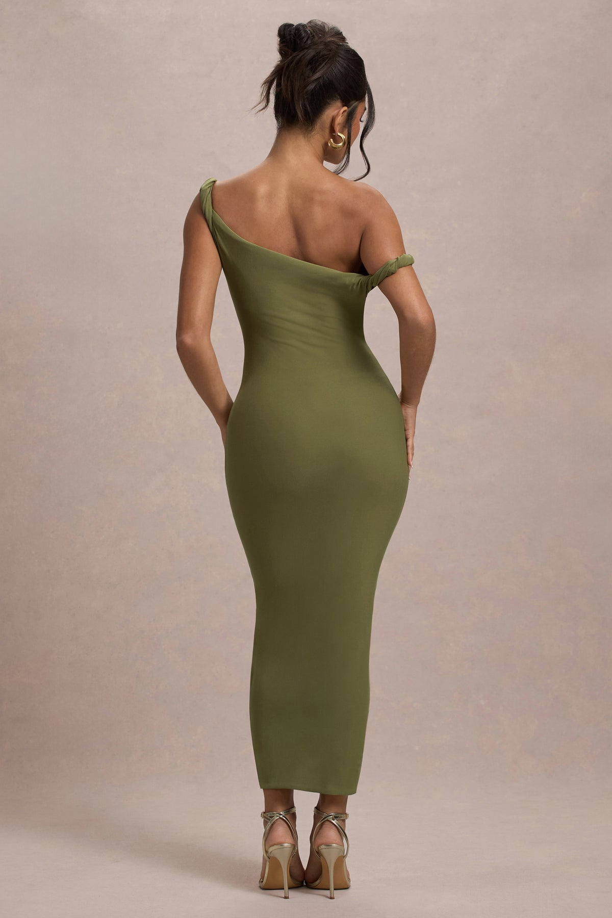 Salome | Vestido Midi verde oliva con escote asimétrico retorcido