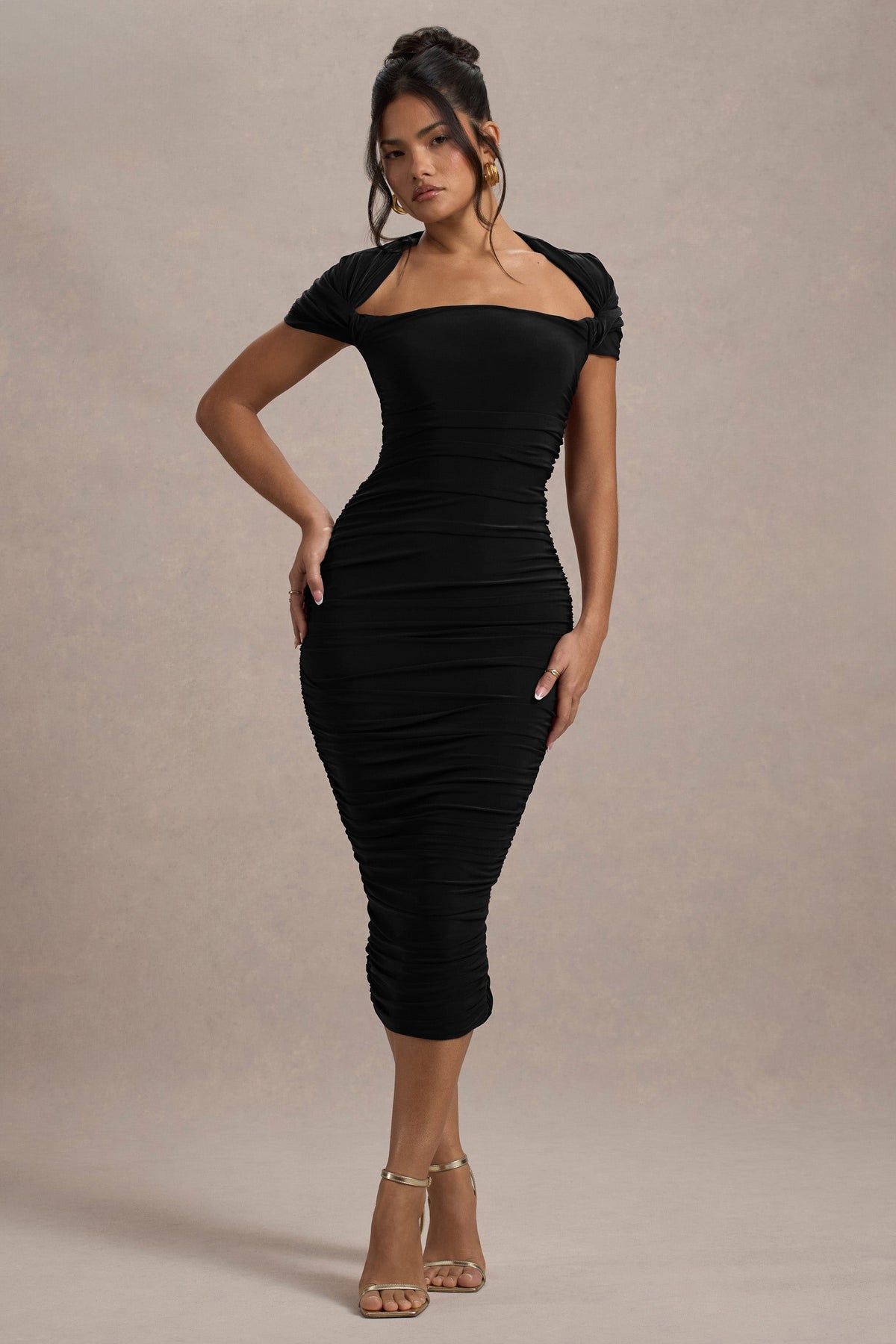 Paxos | Vestido midi negro entallado con escote cuadrado y mangas cortas