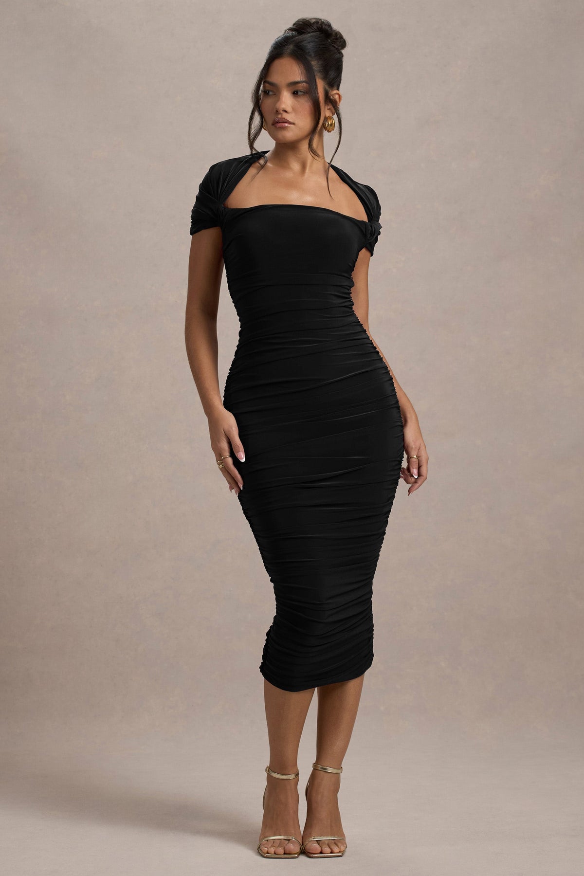 Paxos | Vestido midi negro entallado con escote cuadrado y mangas cortas