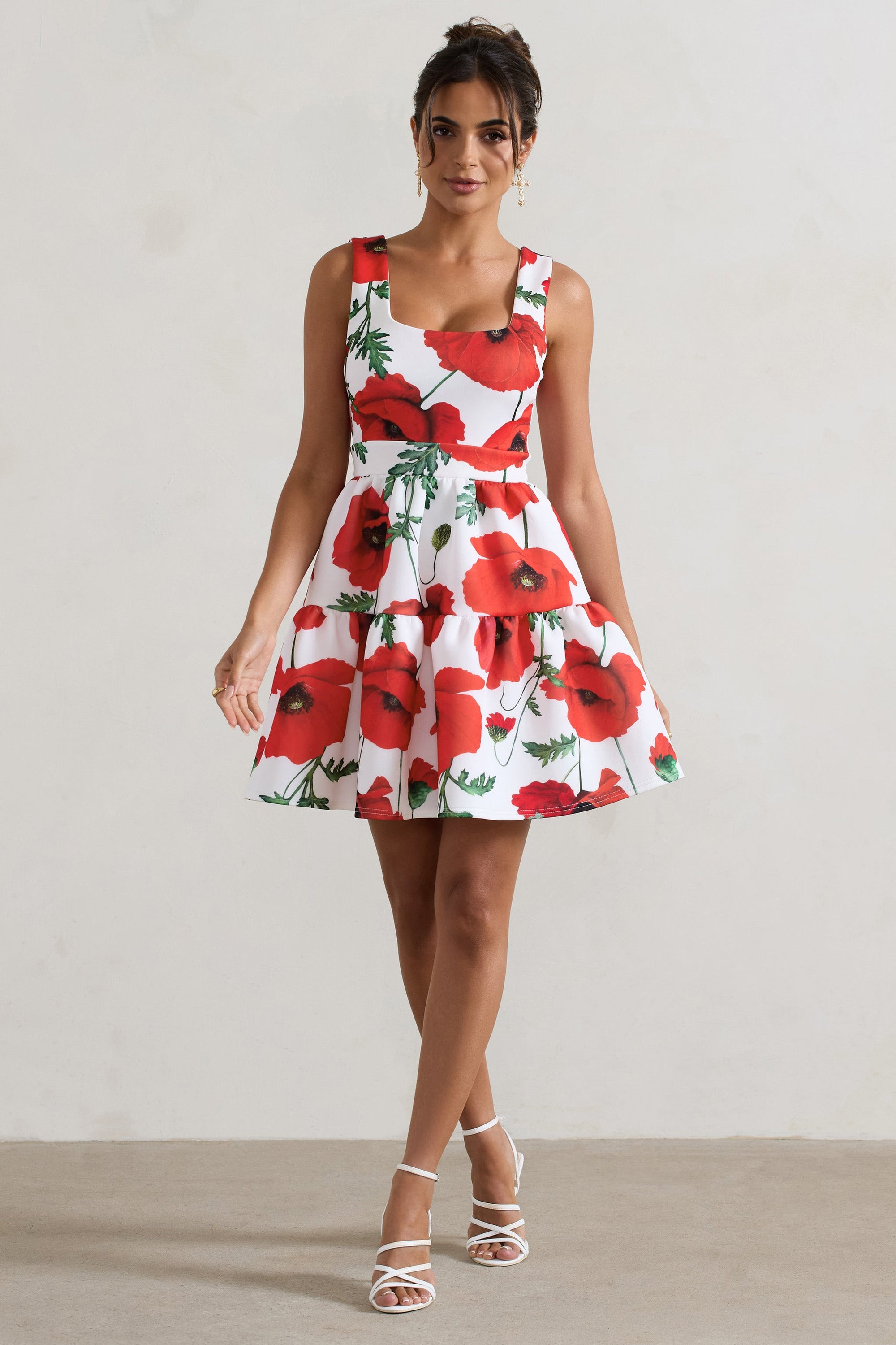 Alia | Vestido Corto Con Volumen Escalonado y Cuello Redondo Estampado de Amapolas