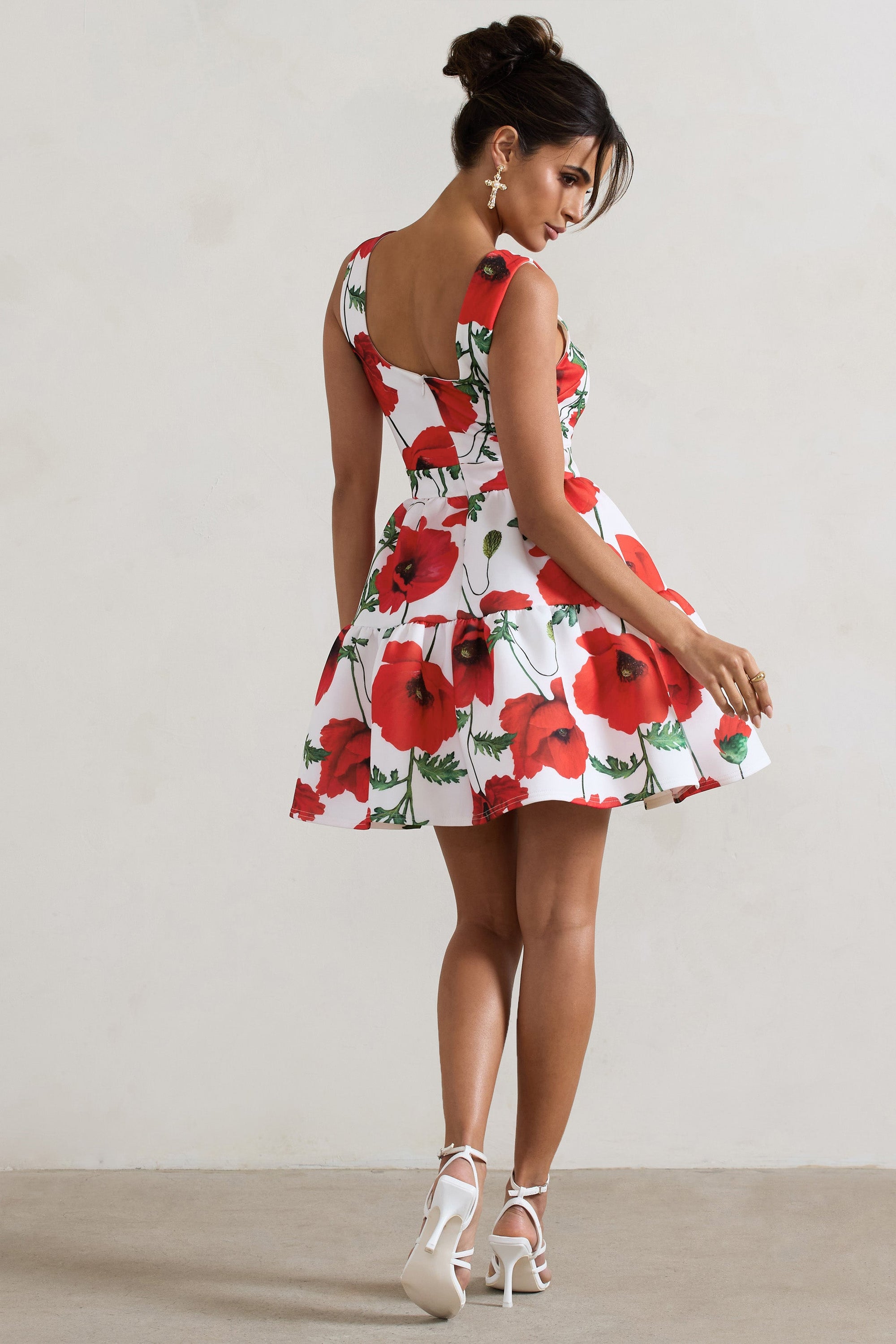 Alia | Vestido Corto Con Volumen Escalonado y Cuello Redondo Estampado de Amapolas