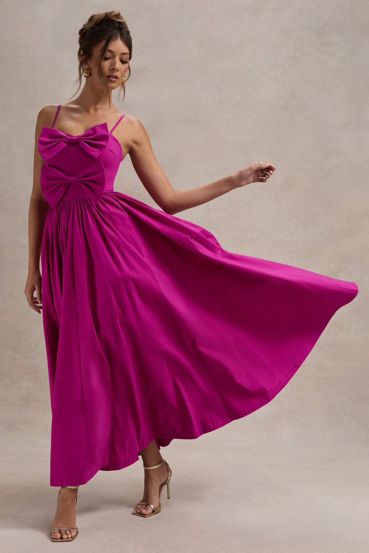 Loved Up | Vestido largo en color fucsia y con detalle de lazos en el escote