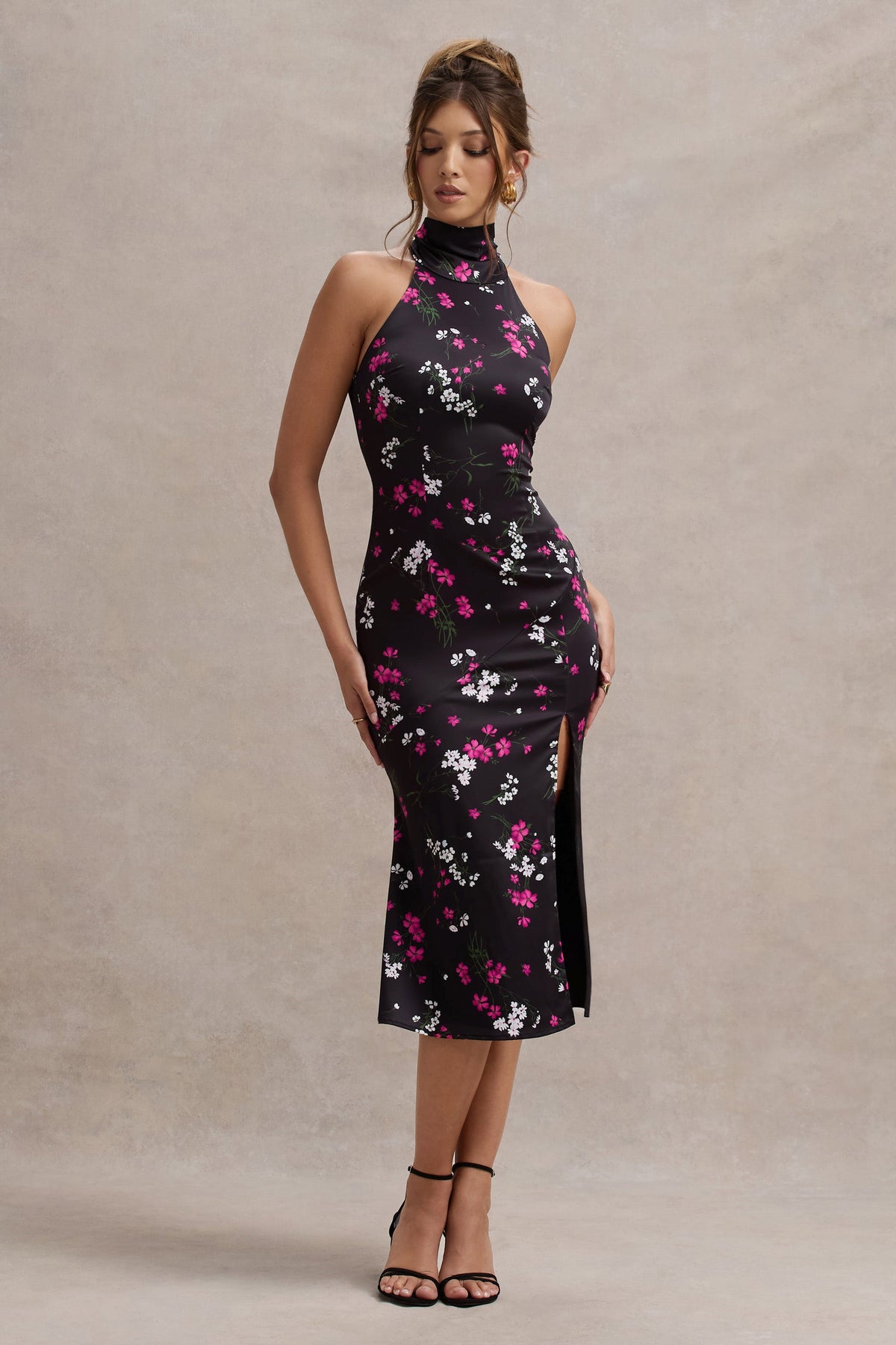 Violette | Vestido Midi de Satén Negro con Estampado Floral Pequeño, Escote Alto y Abertura