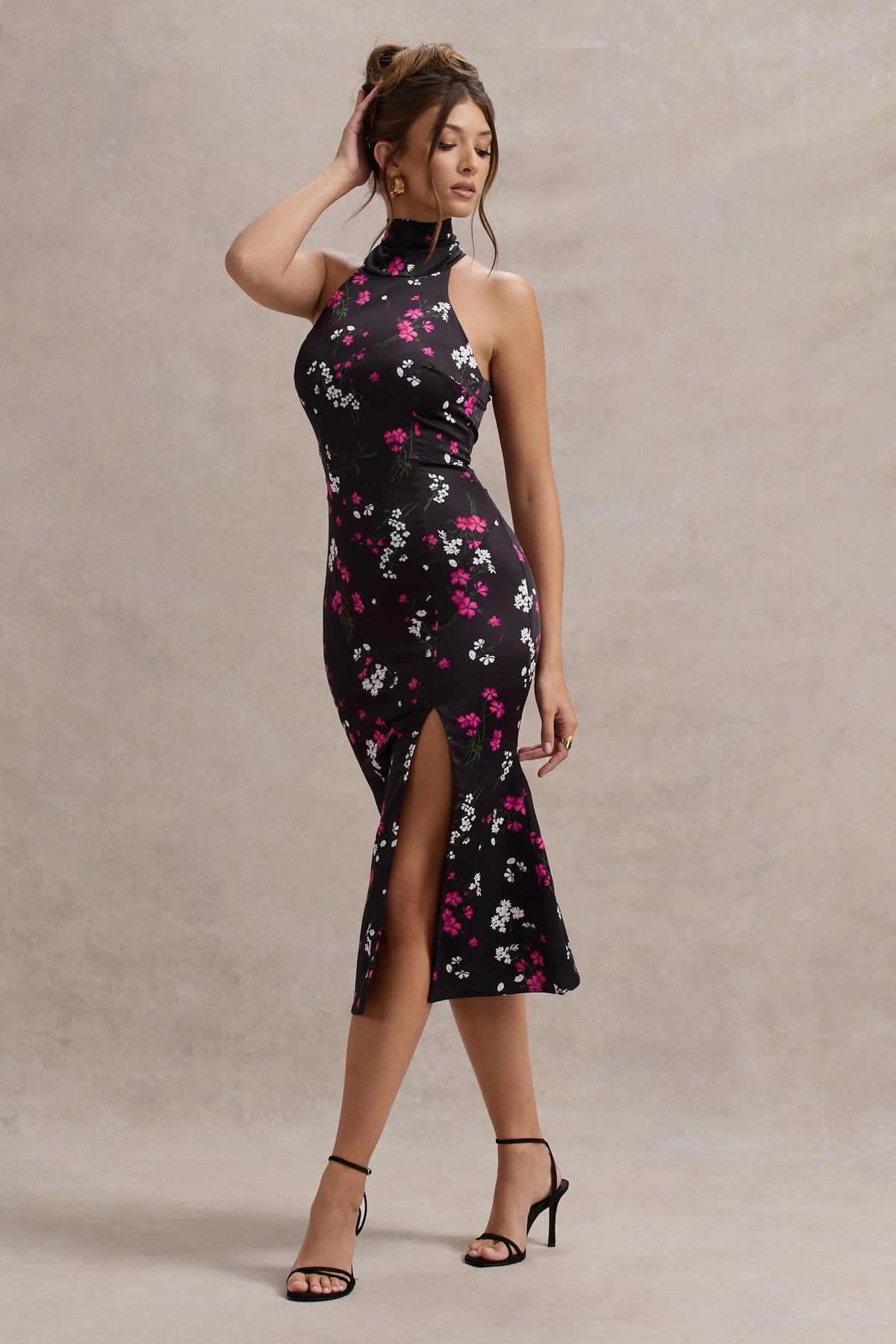 Violette | Vestido Midi de Satén Negro con Estampado Floral Pequeño, Escote Alto y Abertura