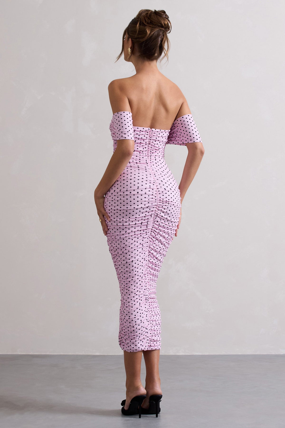 Lost For Words | Vestido Midi Bardot Fruncido con Lunares Rosa