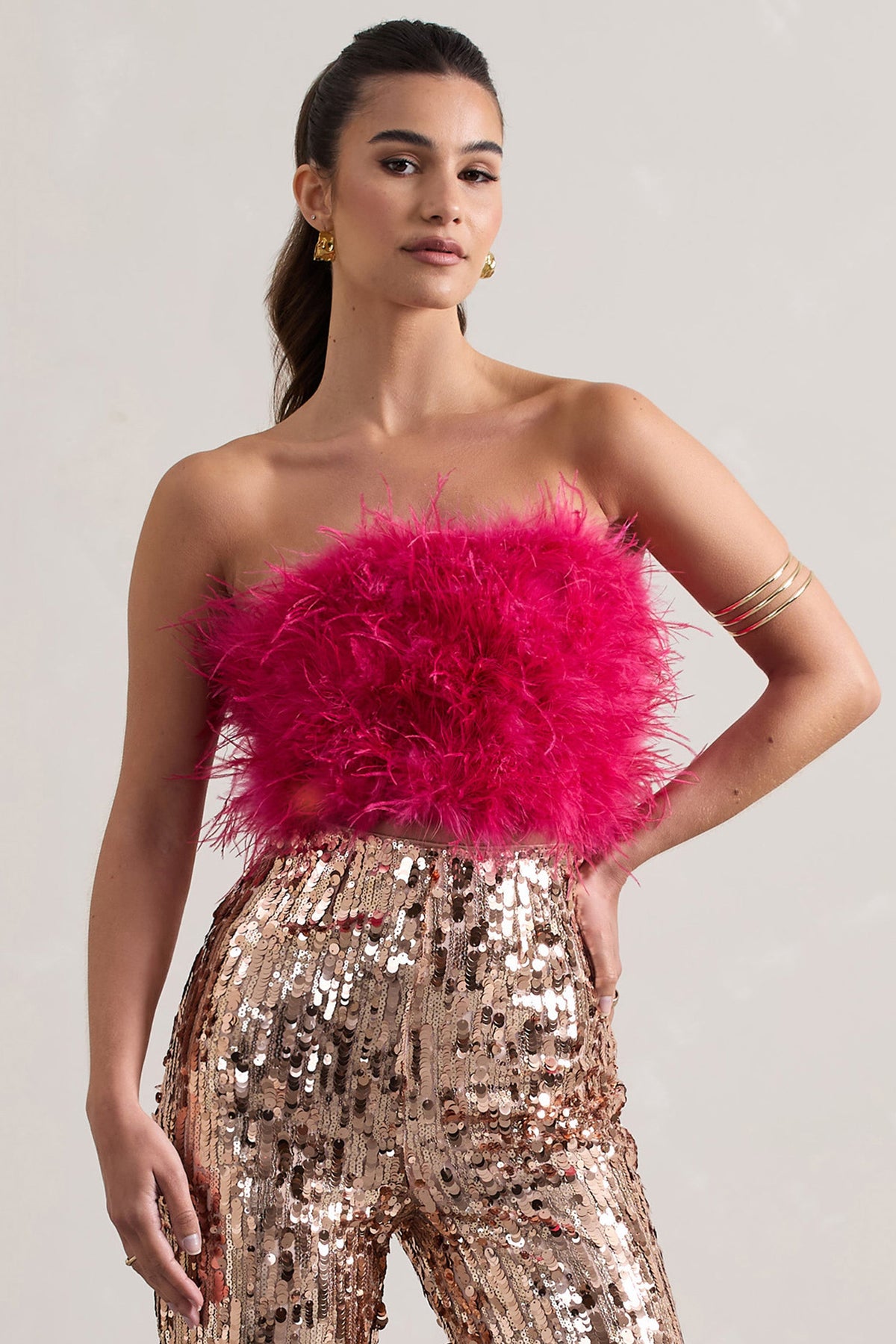 Dream Daze | Top corto sin tirantes con plumas en color rosa oscuro