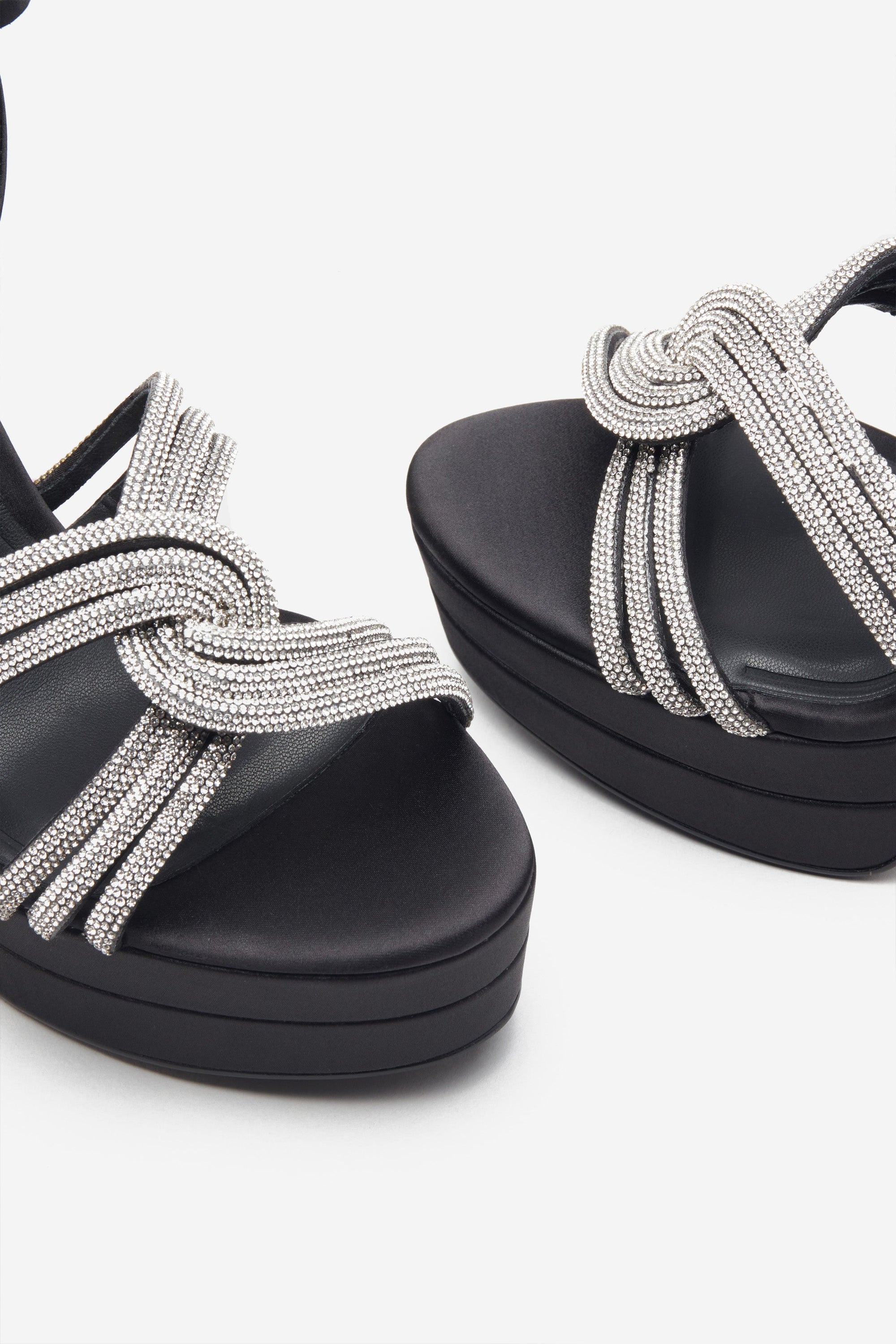 Doll Drama | Sandalias de Plataforma negros con detalle de tiras de brillantes