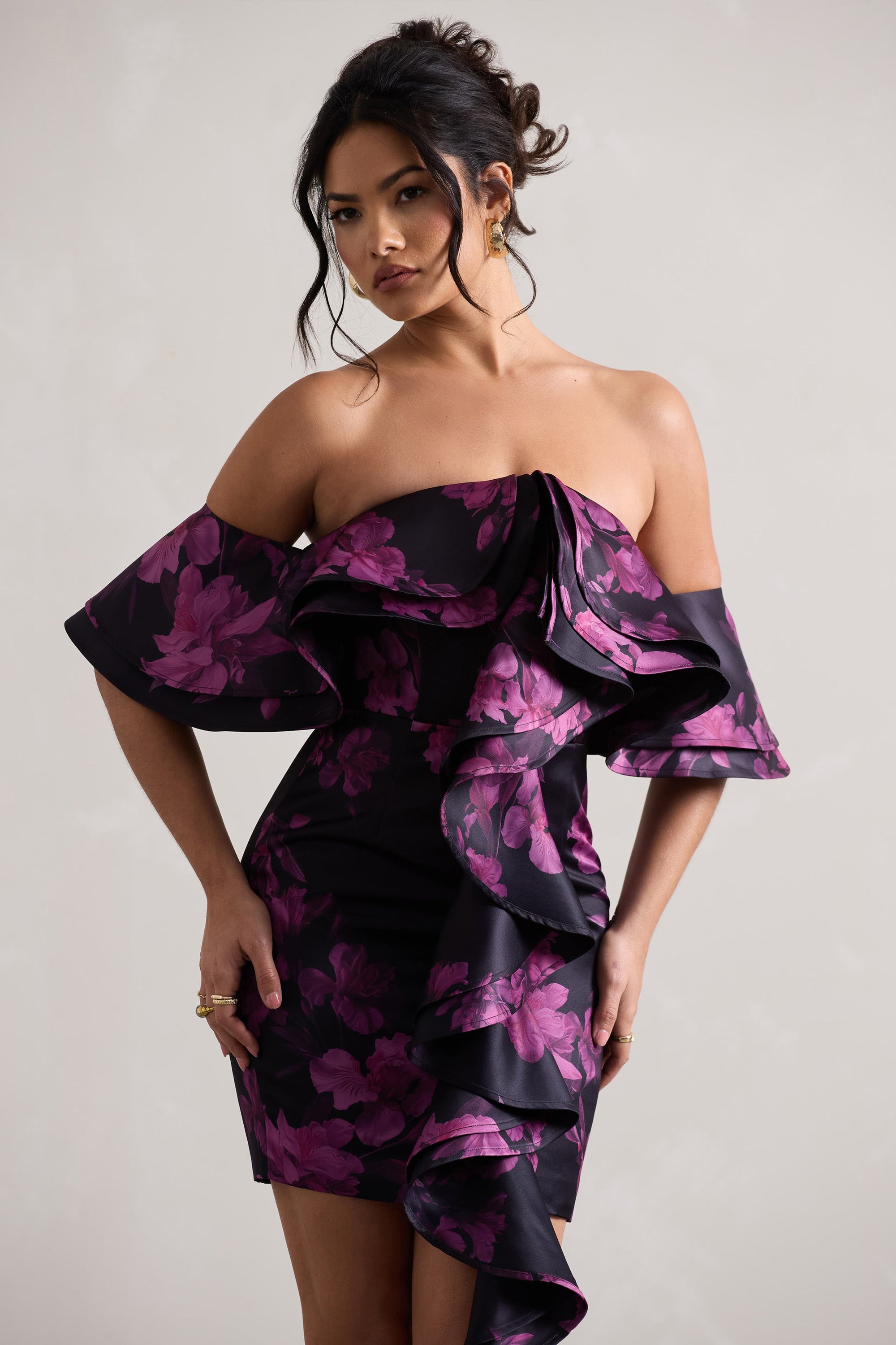 Aspen | Vestido Corto Bardot con Volantes y Estampado Floral Negro