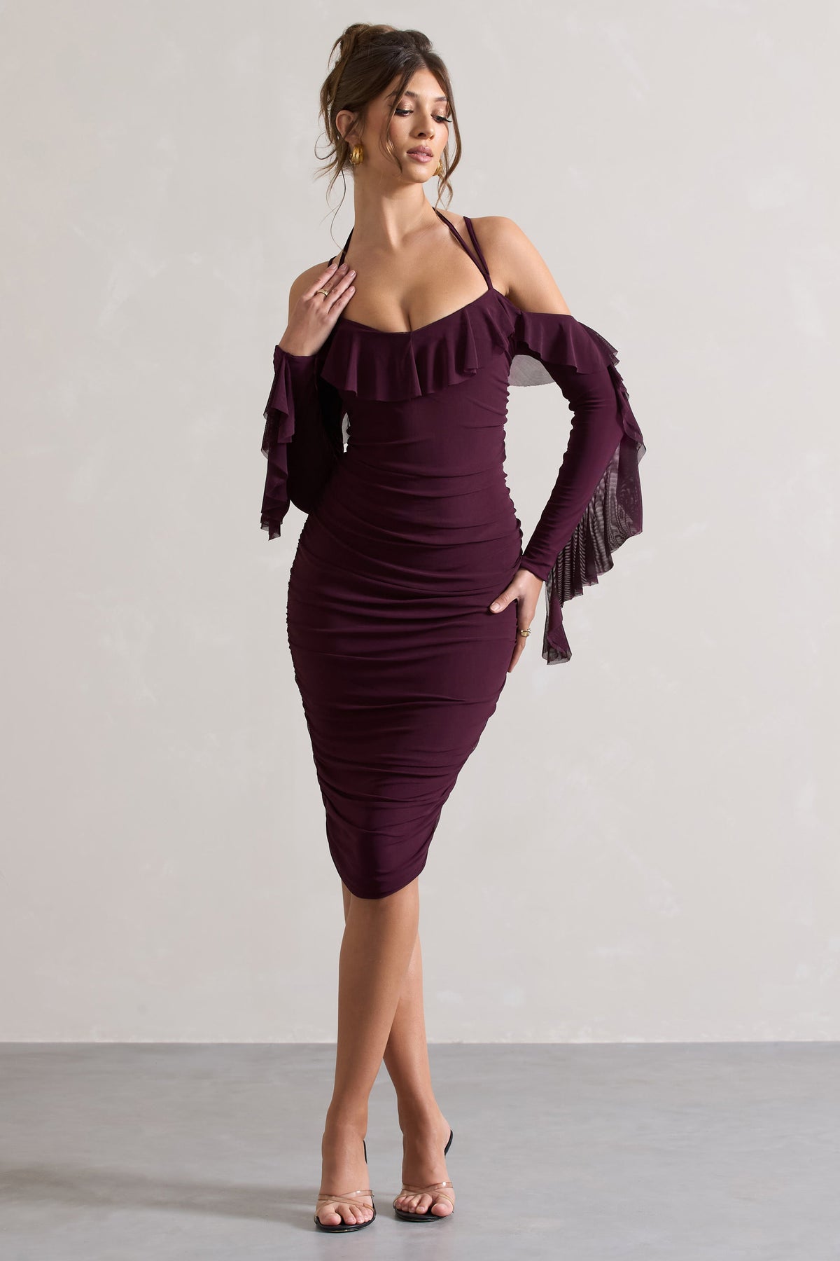 Quinn | Vestido midi de manga larga y tirantes con fruncidos y volantes en color cereza oscuro