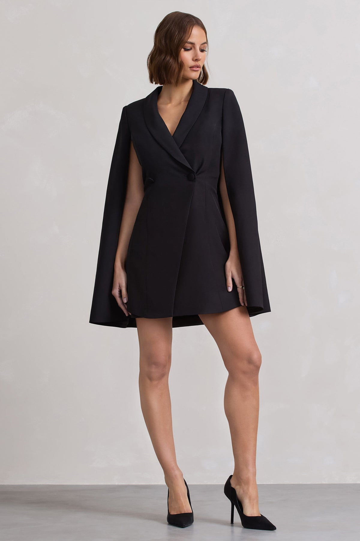 Suri | Vestido Blazer con Capa Negra