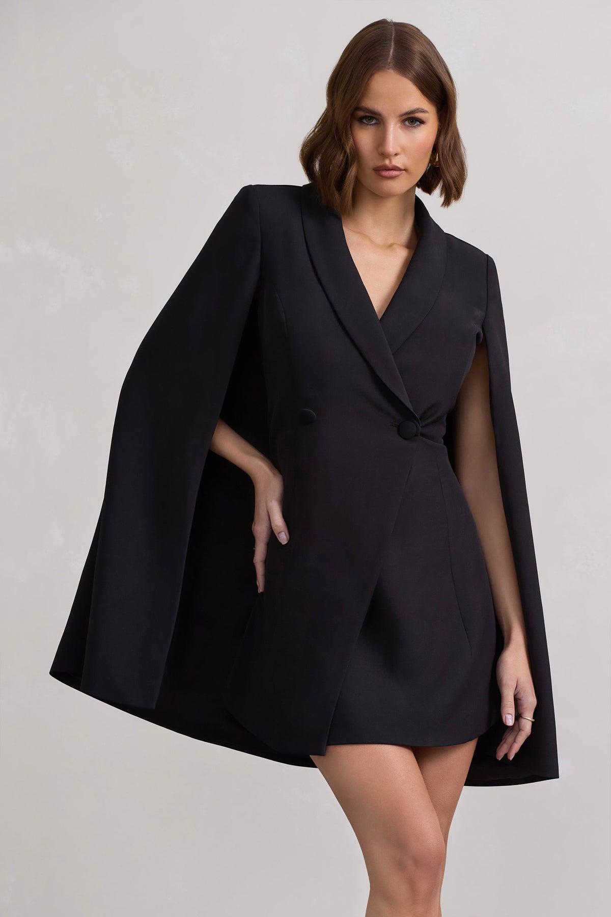 Suri | Vestido Blazer con Capa Negra