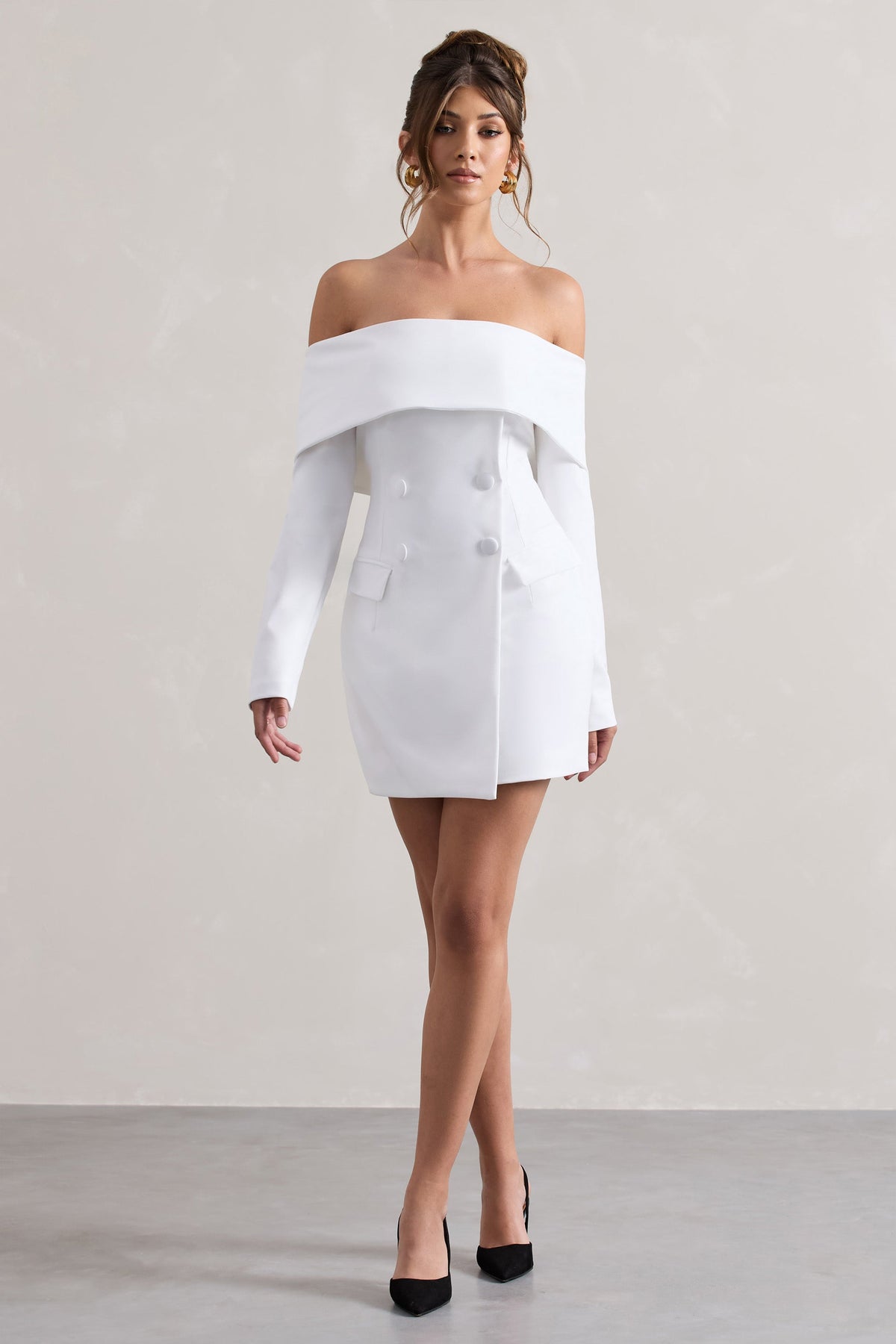 Tara | Vestido tipo traje en blanco con mangas largas y escote bardot