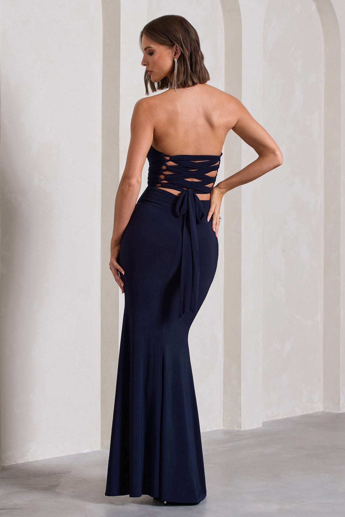 Midnight Calling | Vestido largo azul marino con escote bandeau, abertura y tiras